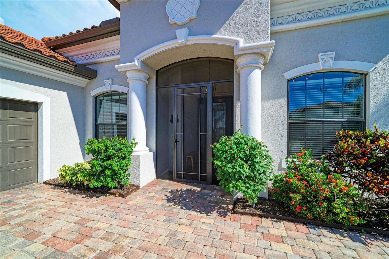 Single Family Residence at 5672 CLOVERLEAF RUN, LAKEWOOD RANCH, photo 7 of 84