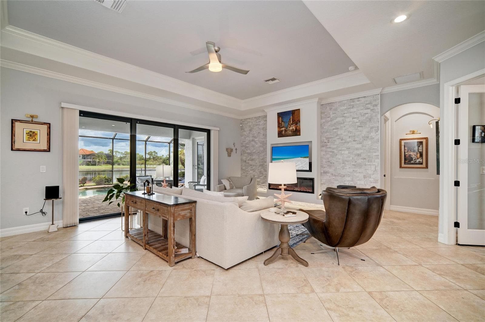 Single Family Residence at 5672 CLOVERLEAF RUN, LAKEWOOD RANCH, photo 9 of 84