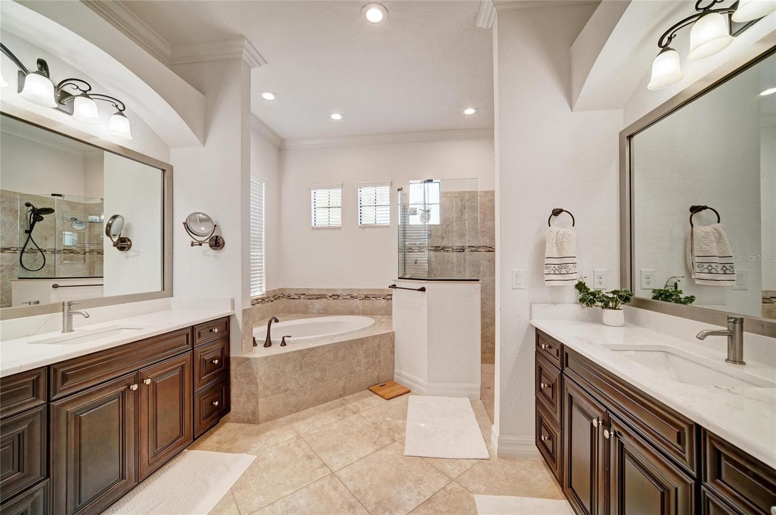 Single Family Residence at 5672 CLOVERLEAF RUN, LAKEWOOD RANCH, photo 32 of 84