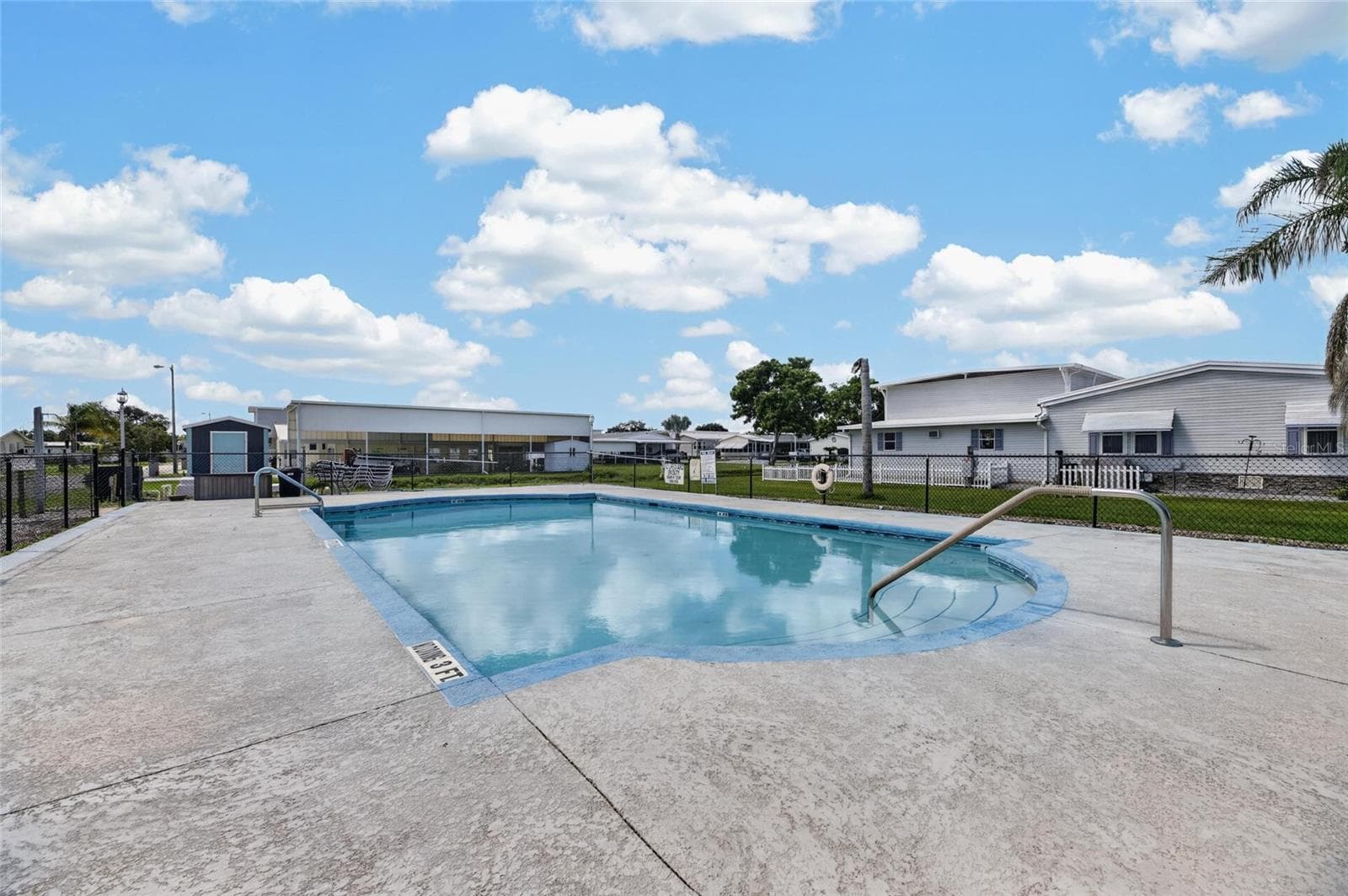 nice day to relax in the pool - 10054 COLLINGWOOD AVE, DADE CITY