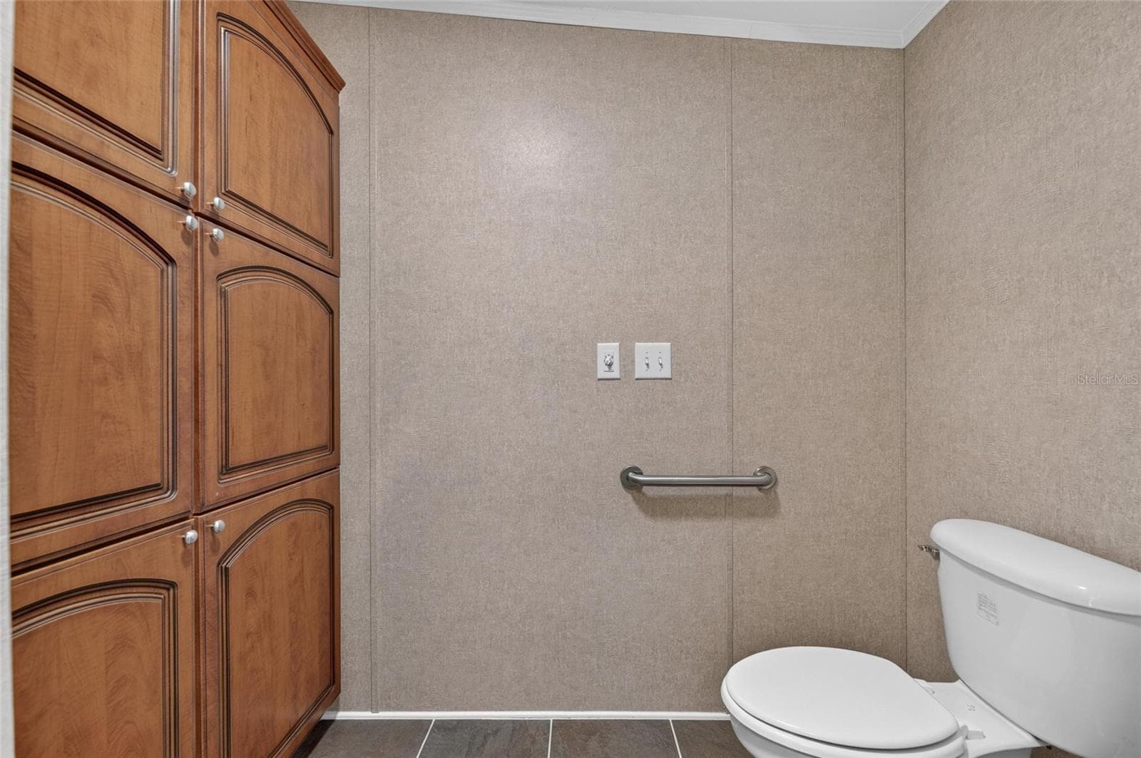 even more storage in master en suite bath - 10054 COLLINGWOOD AVE, DADE CITY