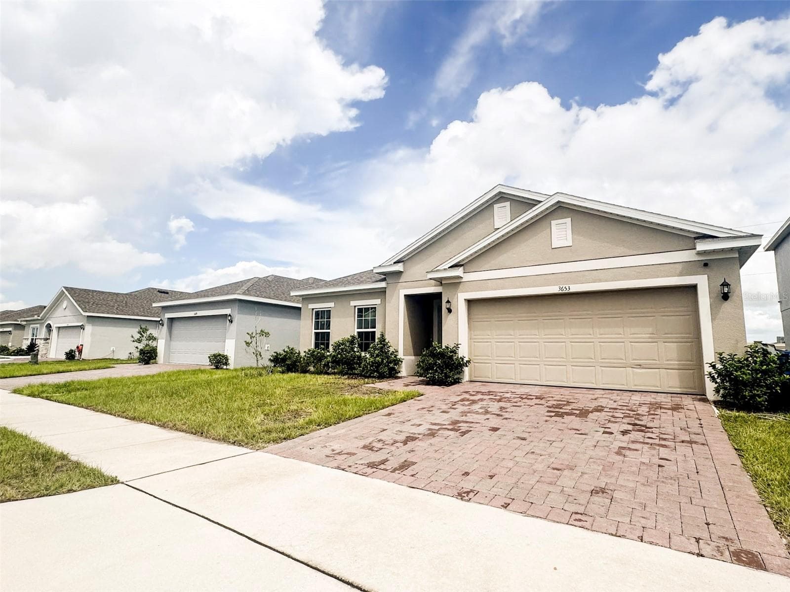 3653 YARIAN DR