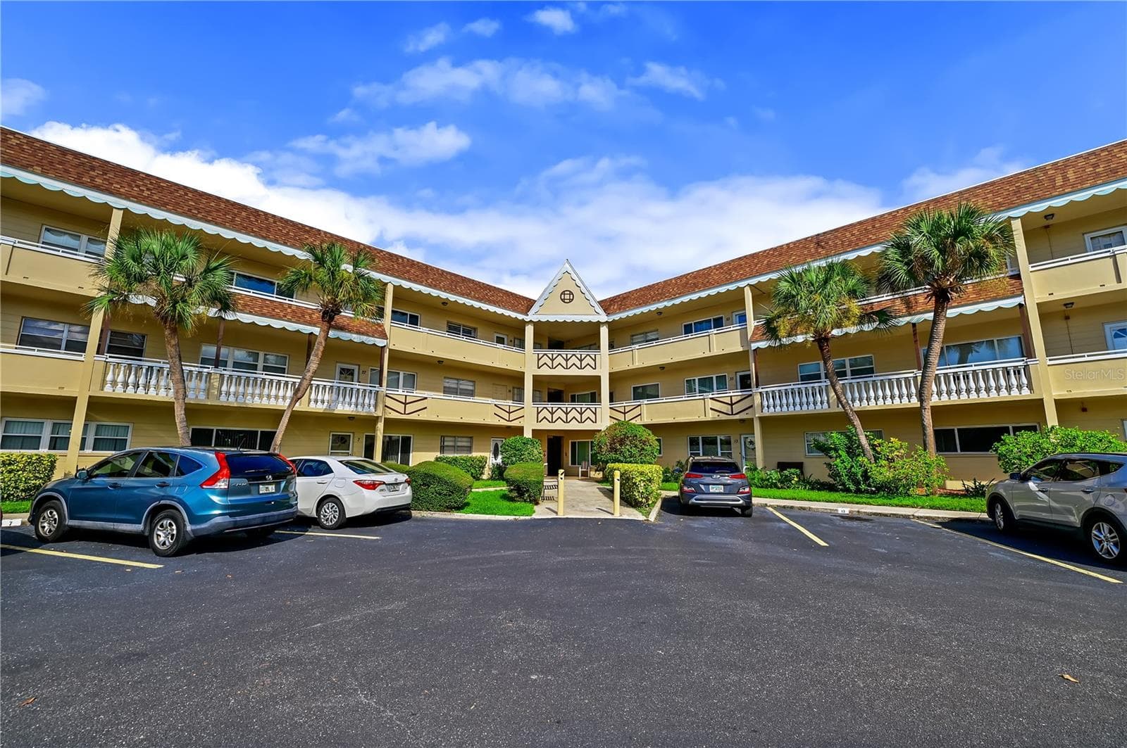 2041 AUSTRALIA WAY W #15