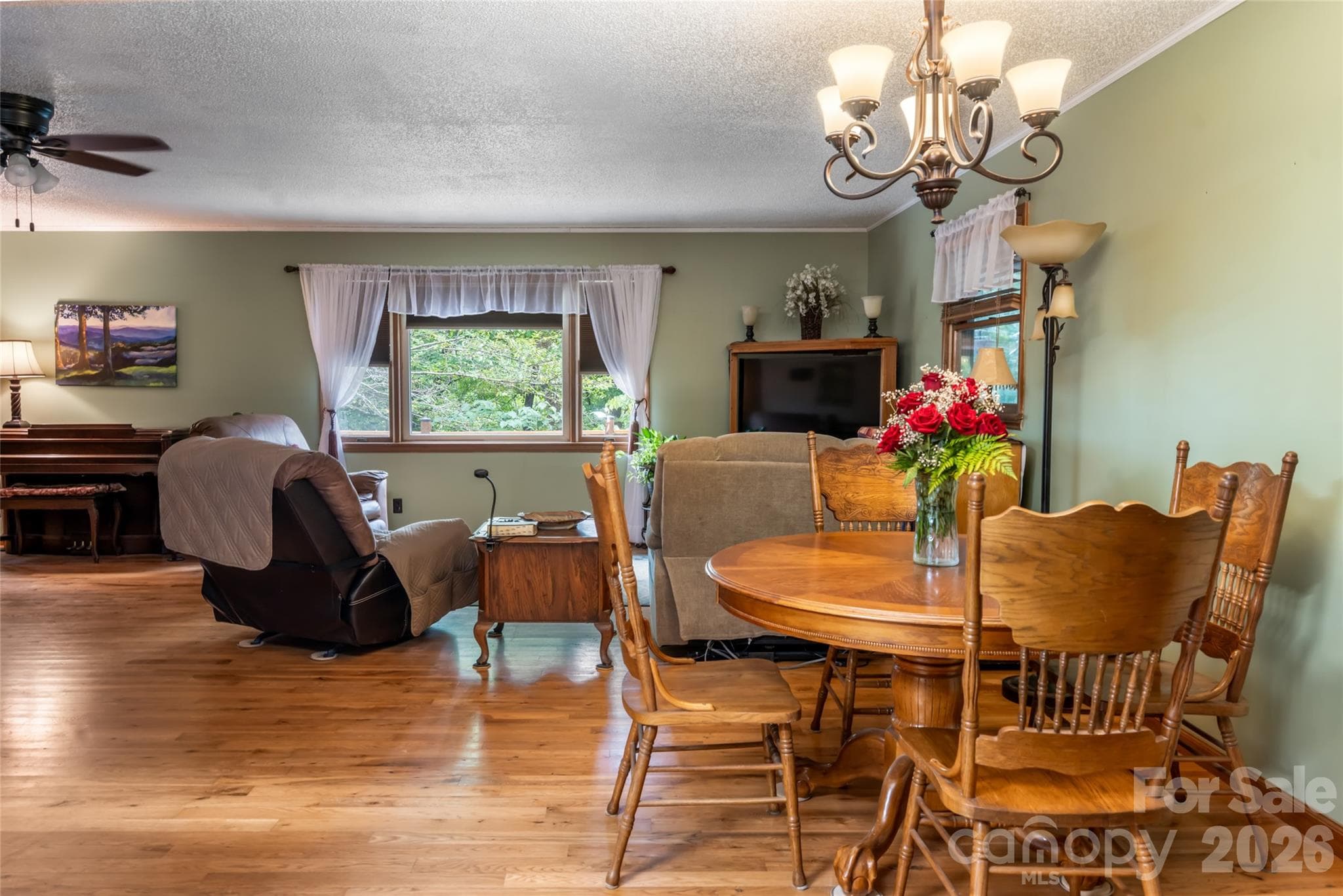 Main dining/living area - 101 Guffey Mountain Road, Fairview