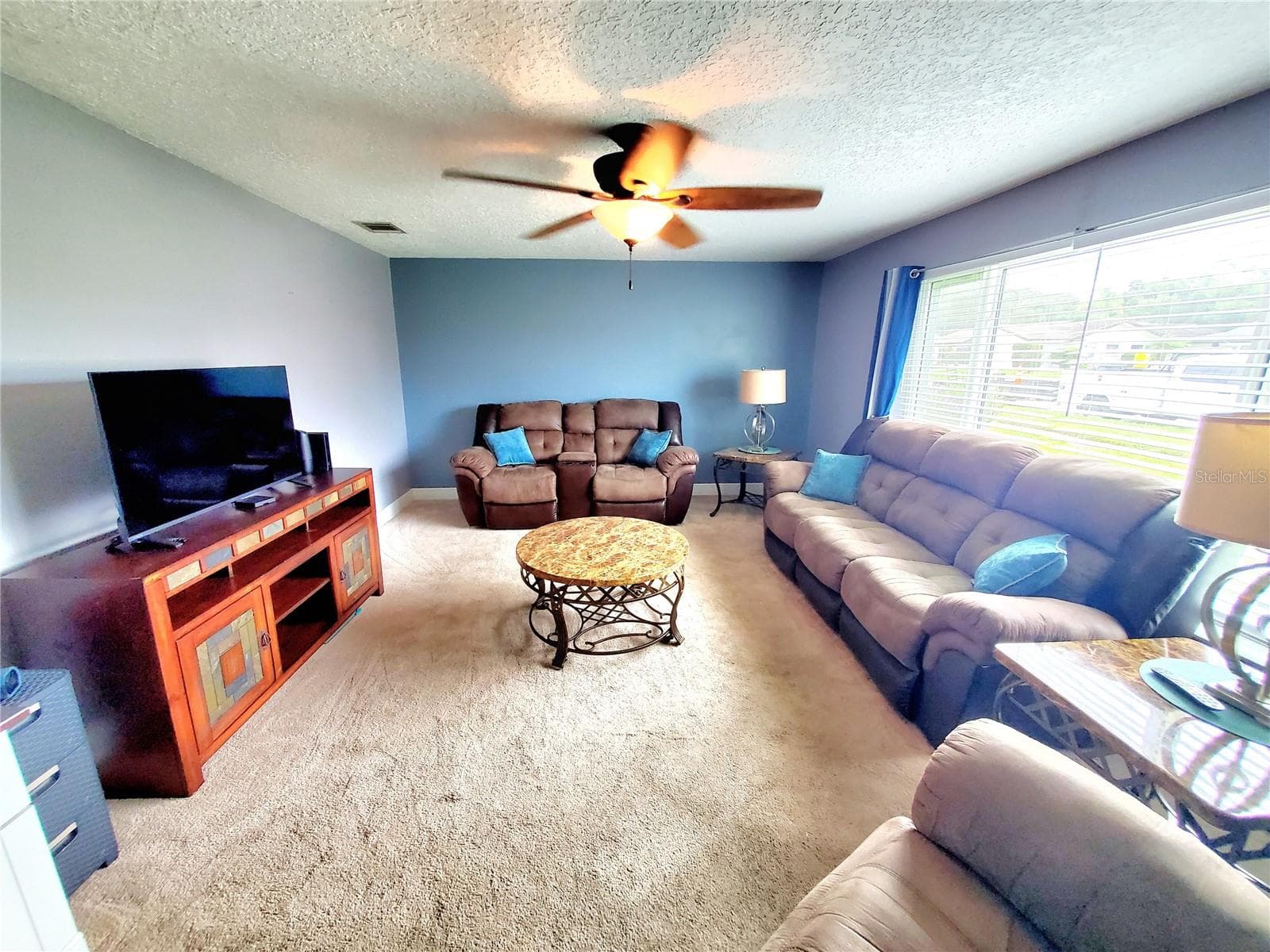 LIVING ROOM - 2138 GROVE PL, CLEARWATER
