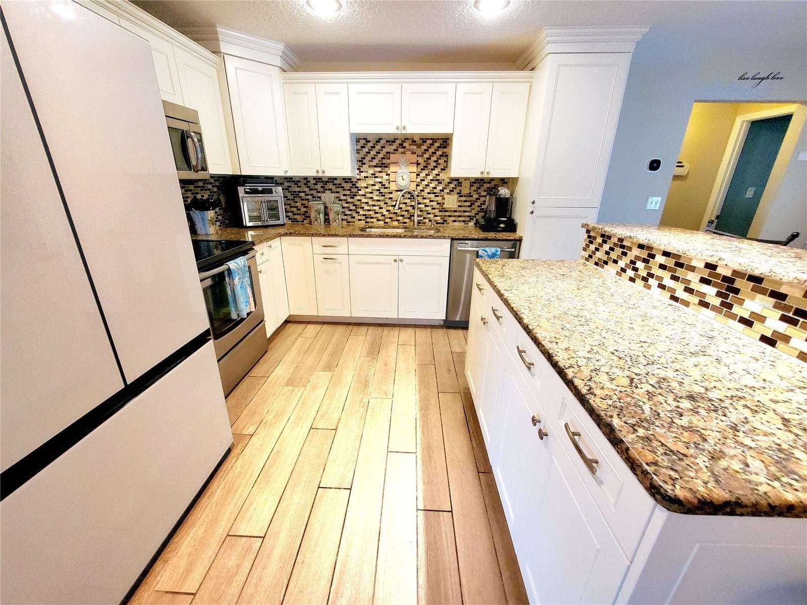 GRANITE COUNTERS - 2138 GROVE PL, CLEARWATER
