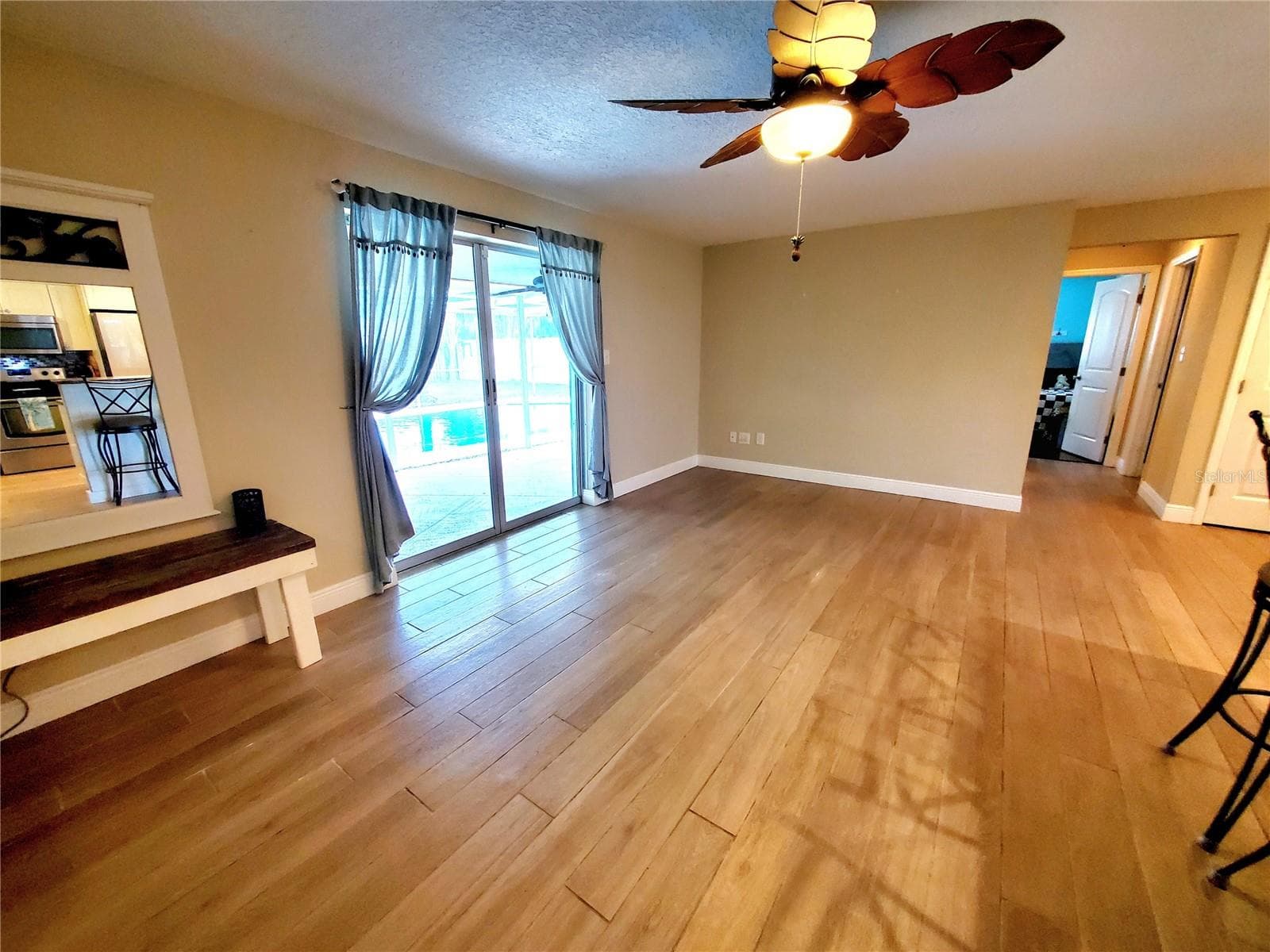 FAMILY ROOM - 2138 GROVE PL, CLEARWATER