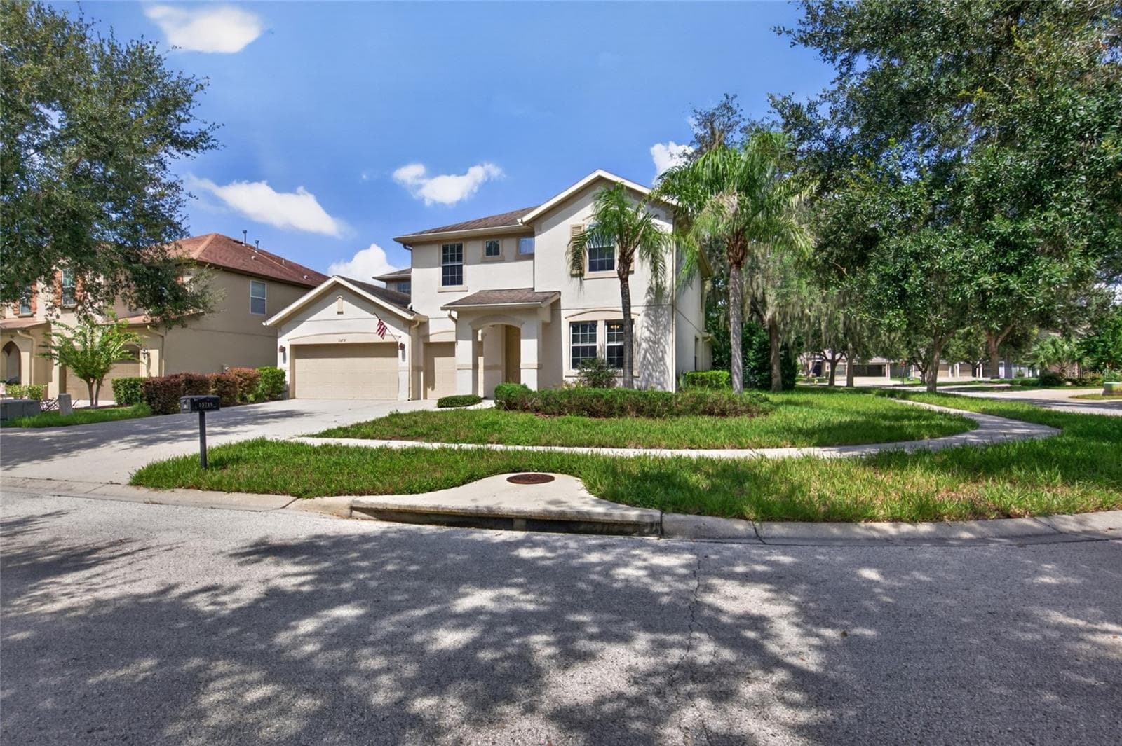 Single Family Residence at 15718 STARLING DALE LN, LITHIA, photo 3 of 47