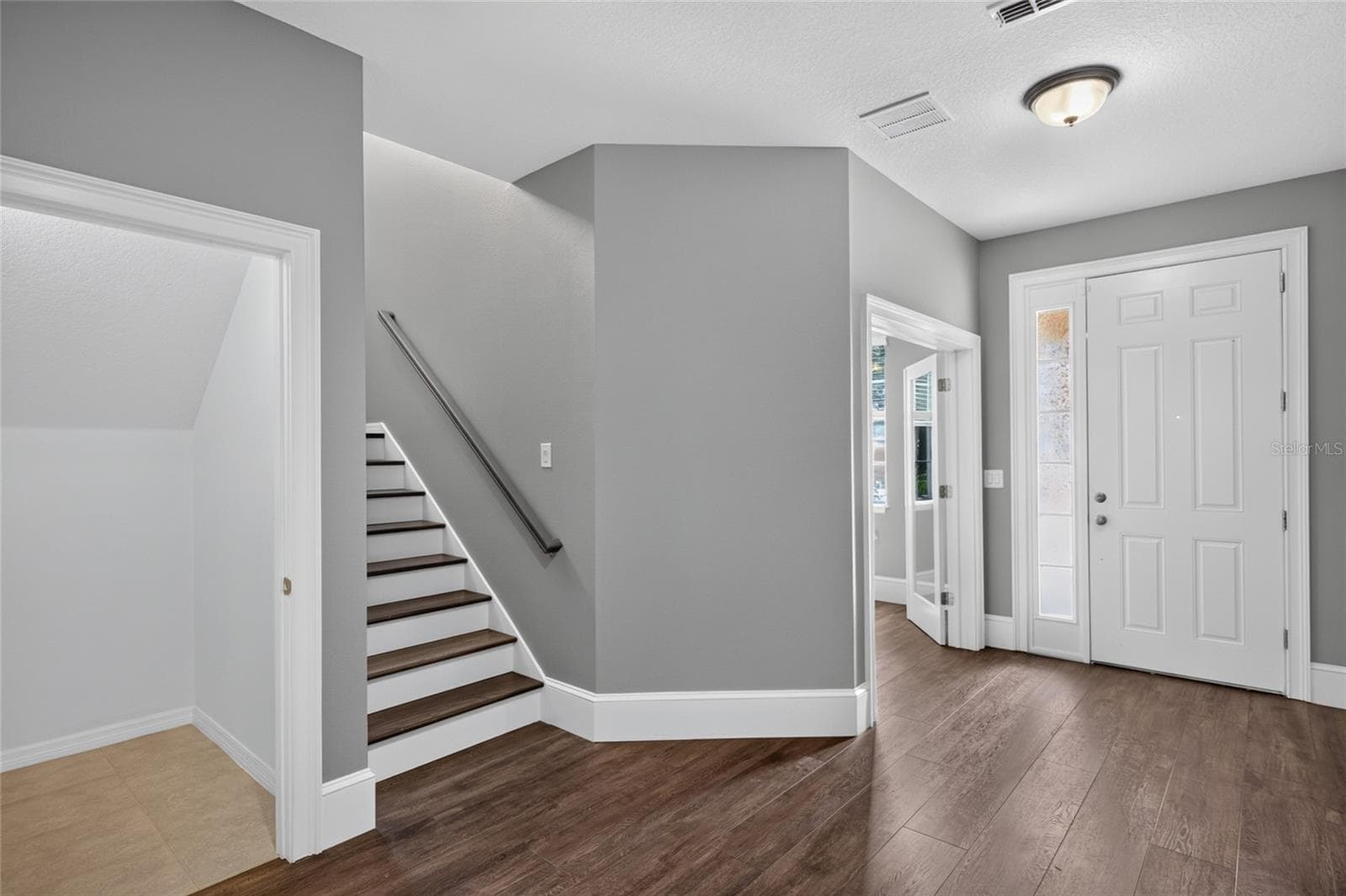 Single Family Residence at 15718 STARLING DALE LN, LITHIA, photo 7 of 47