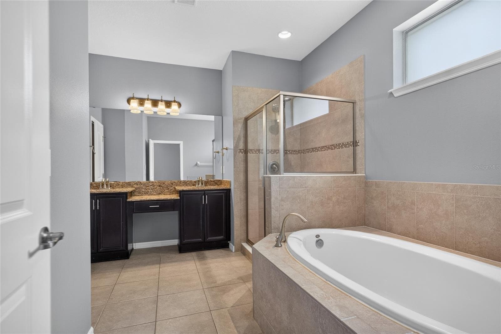 Single Family Residence at 15718 STARLING DALE LN, LITHIA, photo 27 of 47