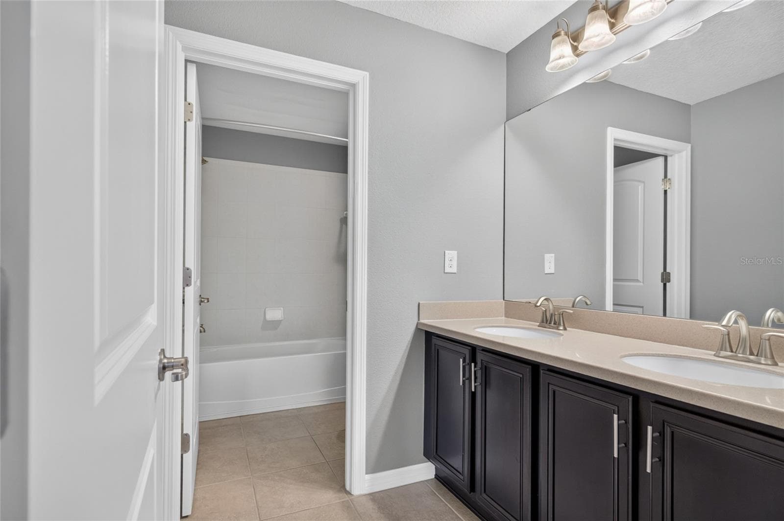 Single Family Residence at 15718 STARLING DALE LN, LITHIA, photo 36 of 47