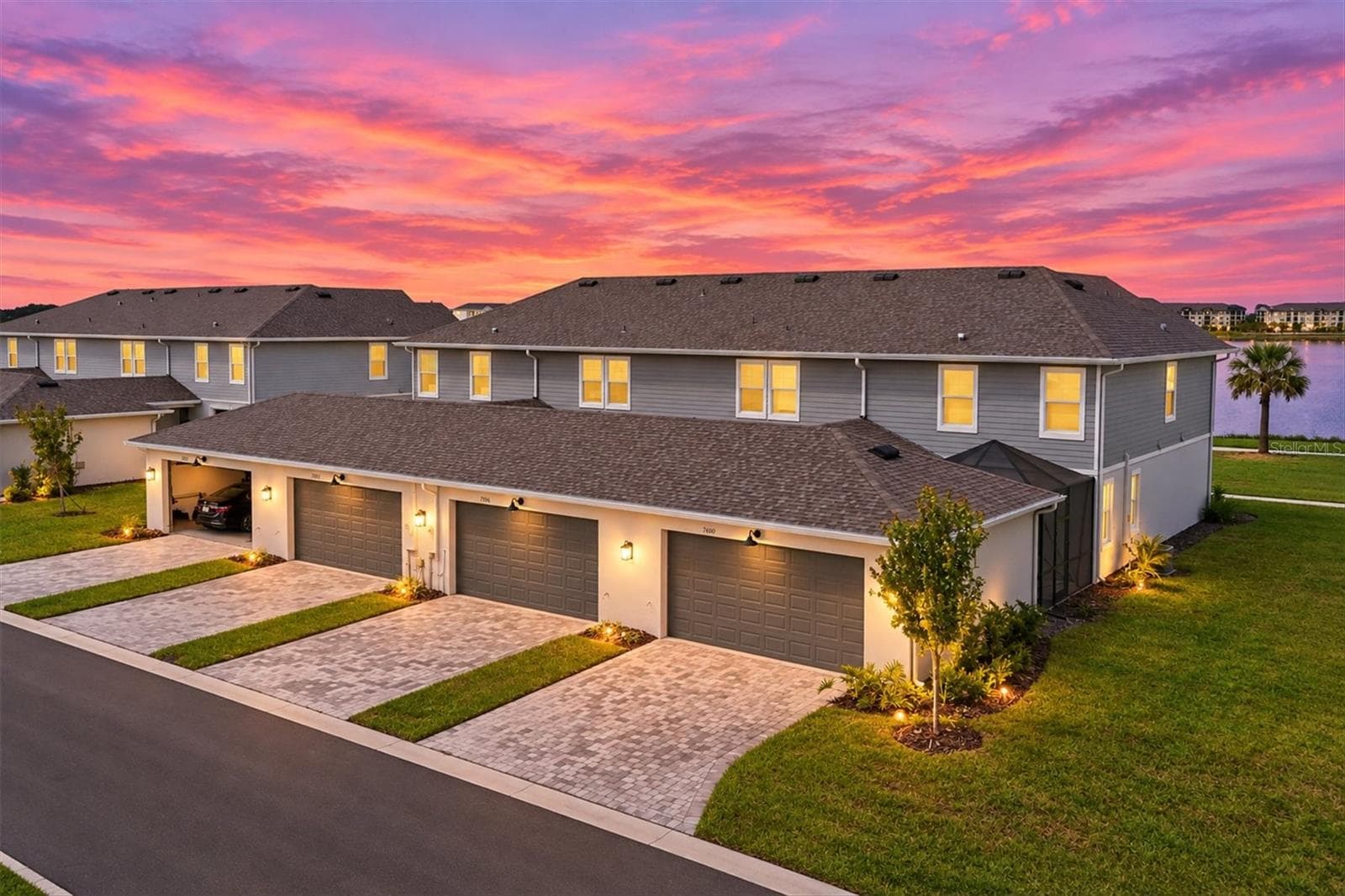 2- car garage with epoxy flooring and paver driveway - 7392 CABIN LN, SARASOTA