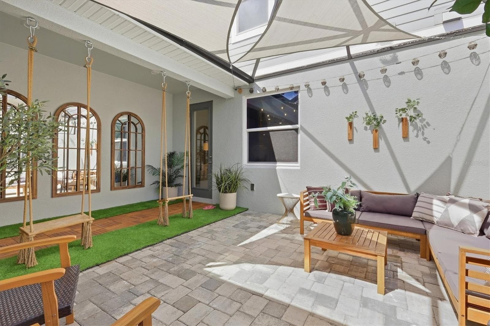 Screened lanai and courtyard - 7392 CABIN LN, SARASOTA