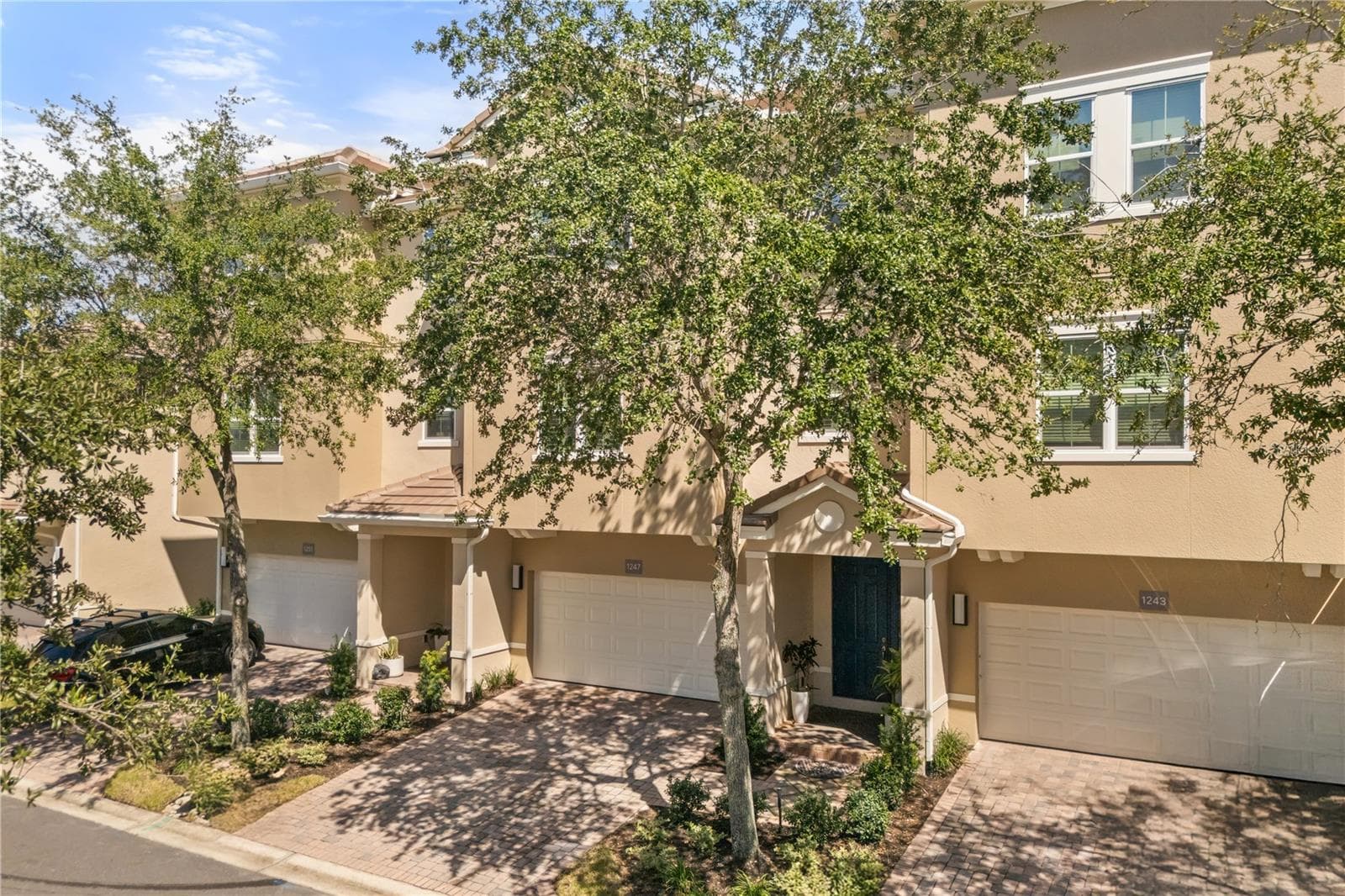 1247 BOLTON PL