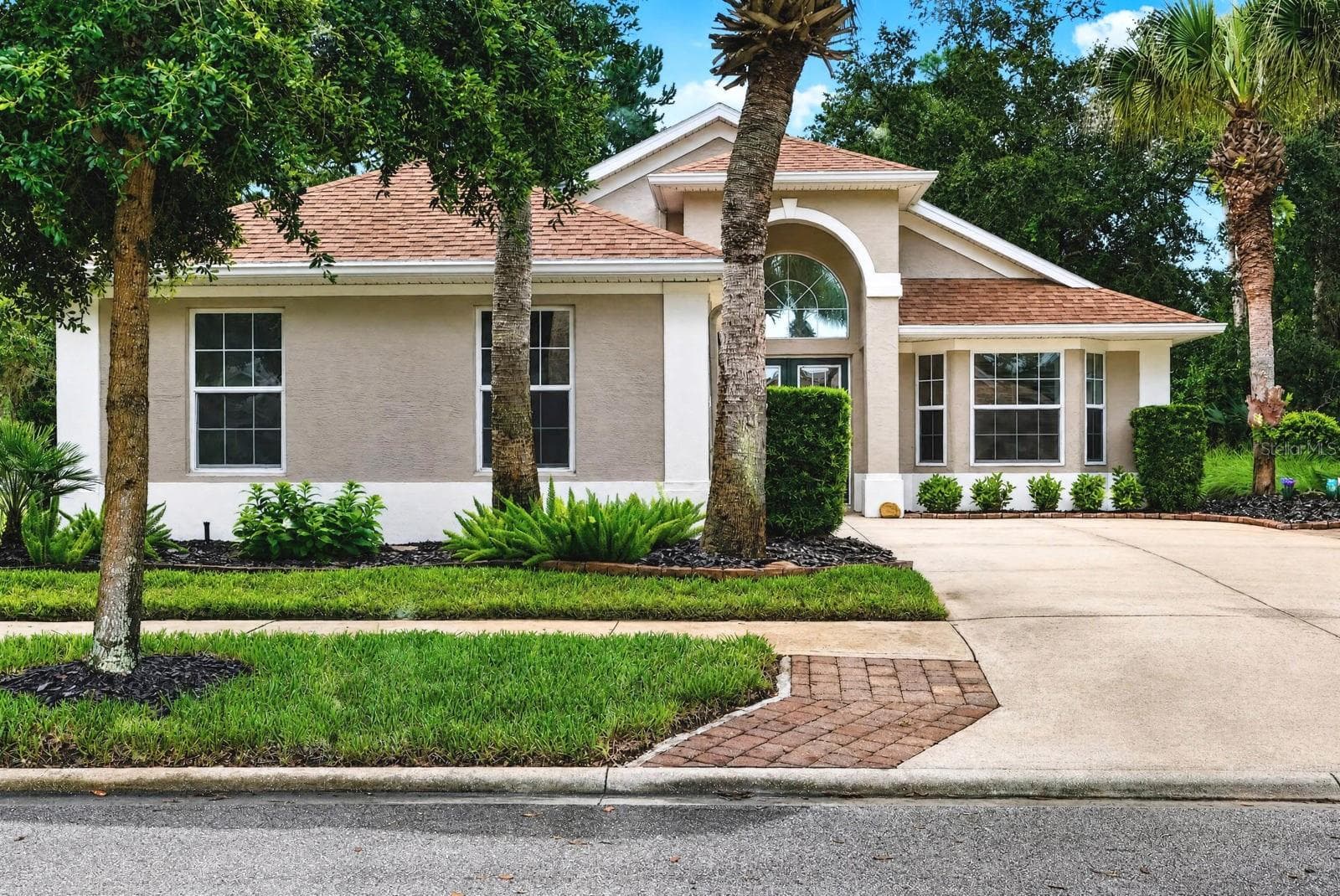54 SHINNECOCK DR