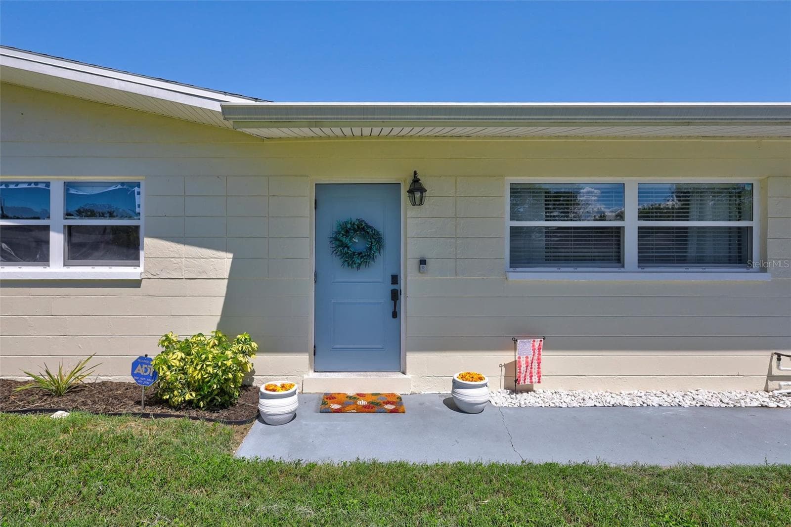 Single Family Residence at 3672 SEAROBIN DR SE, ST PETERSBURG, photo 4 of 45