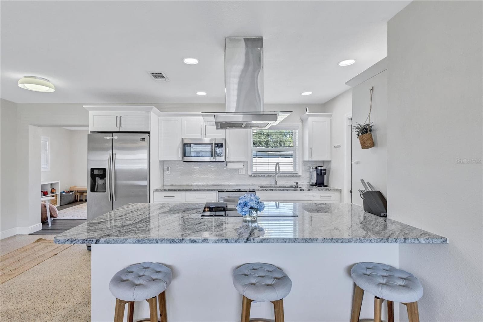 Single Family Residence at 3672 SEAROBIN DR SE, ST PETERSBURG, photo 10 of 45