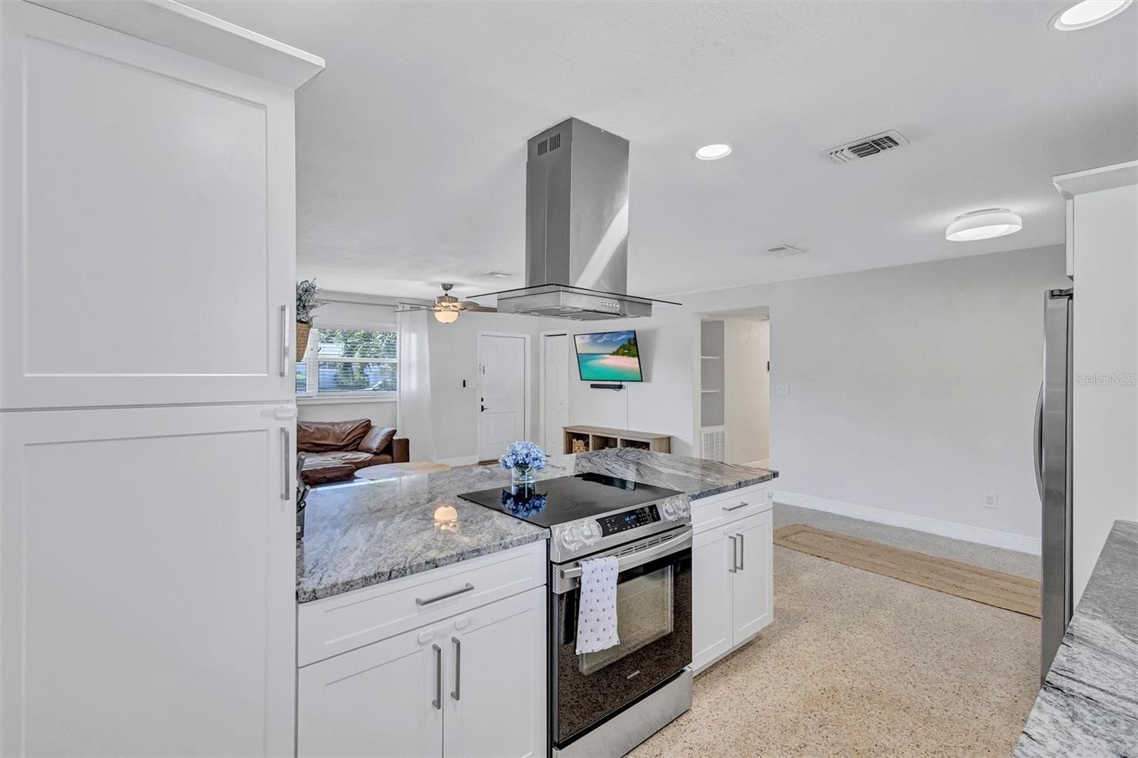 Single Family Residence at 3672 SEAROBIN DR SE, ST PETERSBURG, photo 13 of 45