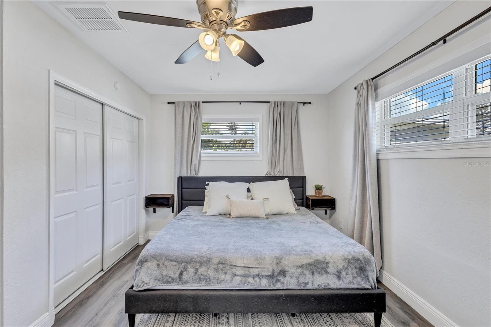 Single Family Residence at 3672 SEAROBIN DR SE, ST PETERSBURG, photo 20 of 45