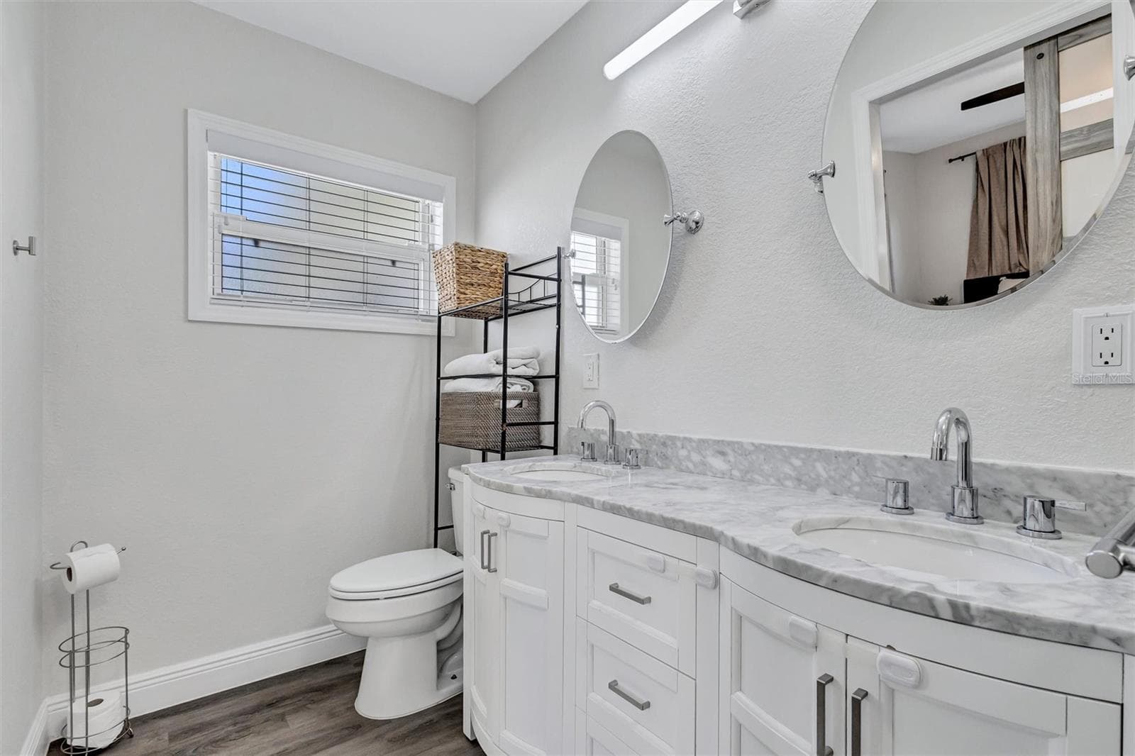 Single Family Residence at 3672 SEAROBIN DR SE, ST PETERSBURG, photo 22 of 45