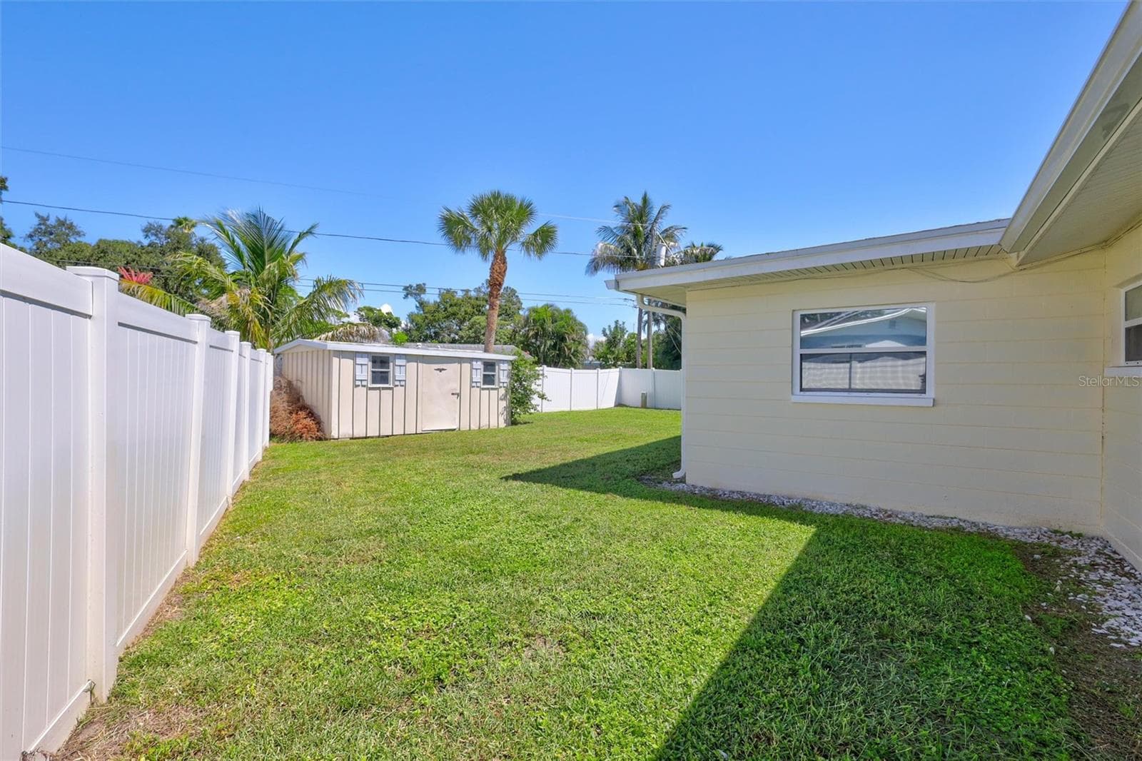 Single Family Residence at 3672 SEAROBIN DR SE, ST PETERSBURG, photo 38 of 45