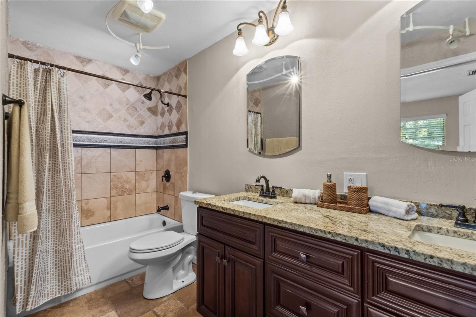 Primary En Suite with Dual Sinks - 2520 E MILMAR DR, SARASOTA