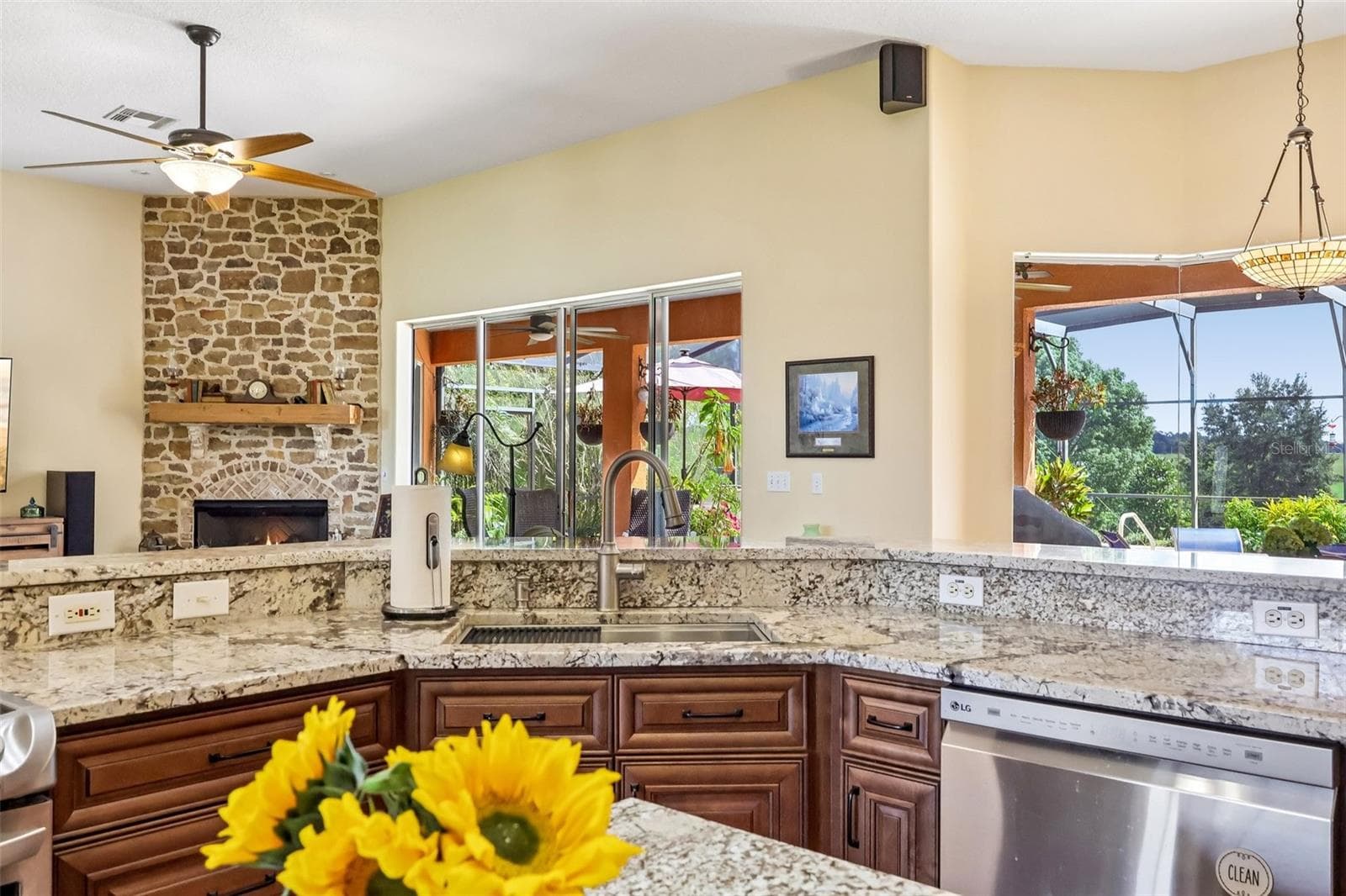 Single Family Residence at 32736 WOLFS TRL, SORRENTO, photo 15 of 63