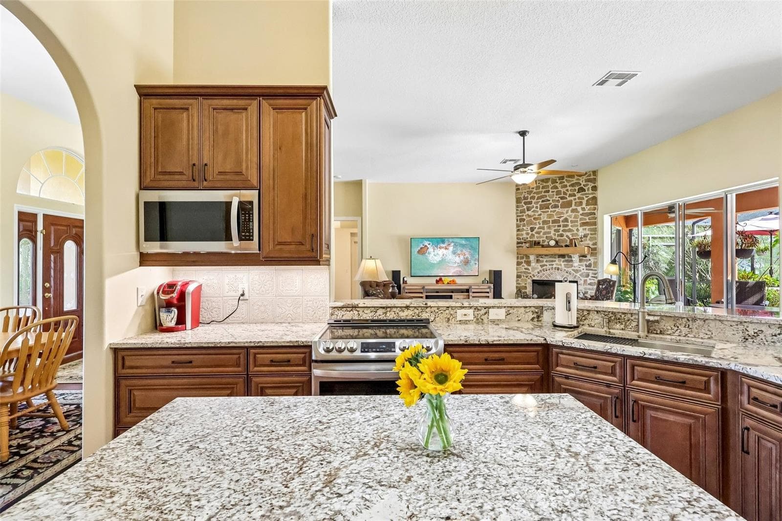 Single Family Residence at 32736 WOLFS TRL, SORRENTO, photo 16 of 63
