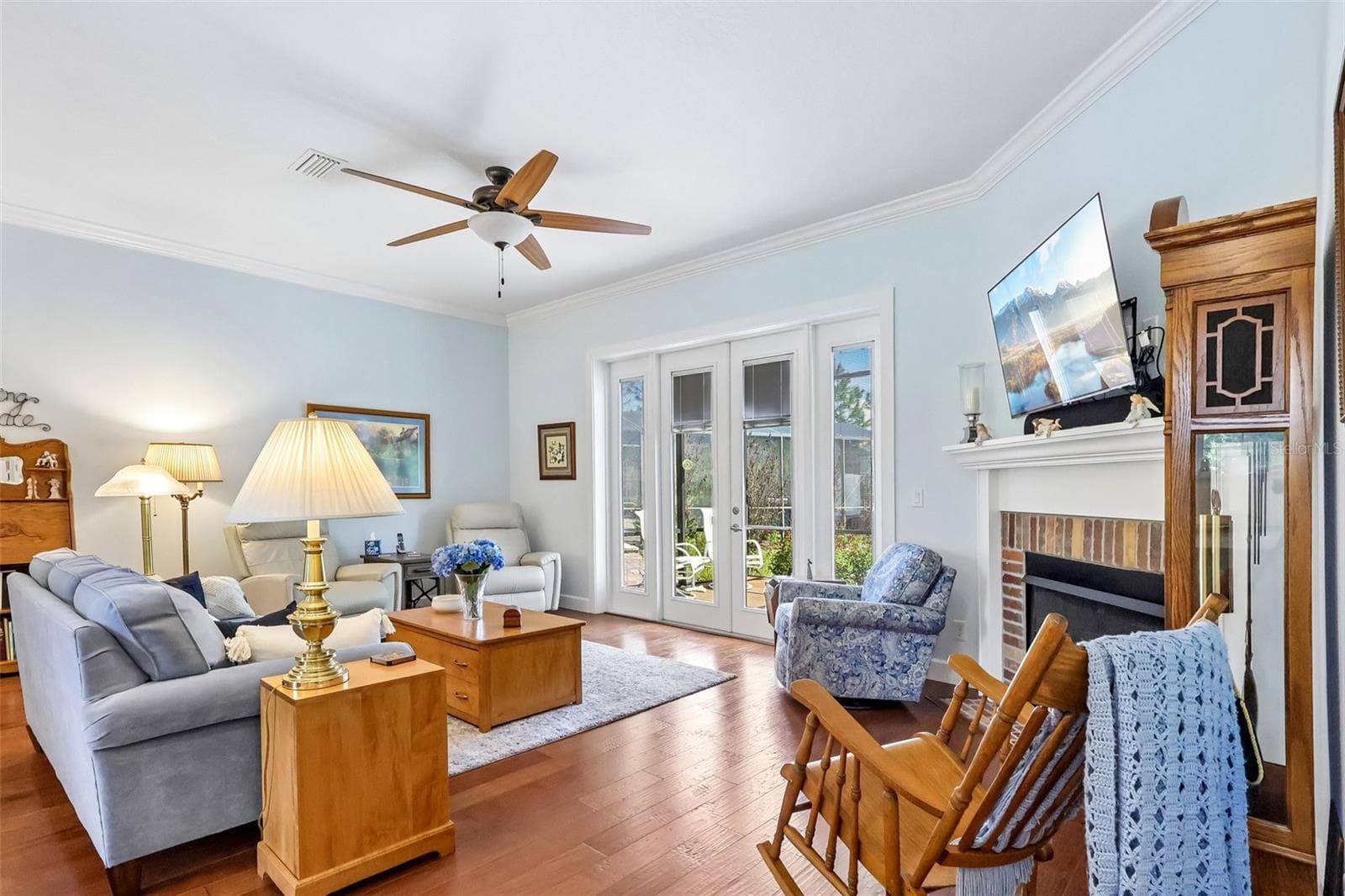 Casita Living Room looking onto screened porch - 32736 WOLFS TRL, SORRENTO