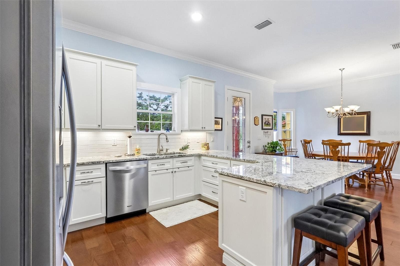 Casita - stainless appliances - 32736 WOLFS TRL, SORRENTO