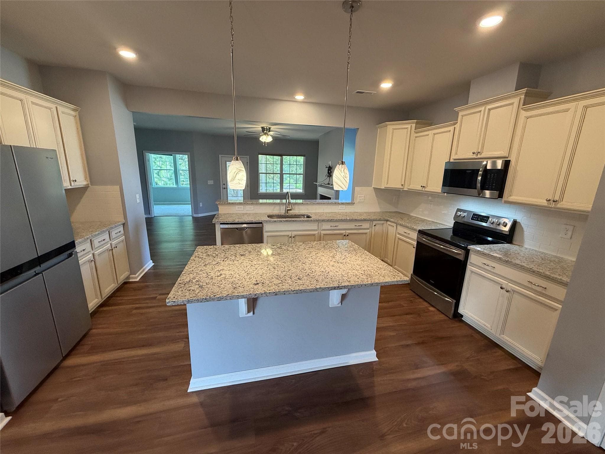 Single Family Residence at 2019 Trindle Vine Lane, Waxhaw, photo 3 of 25