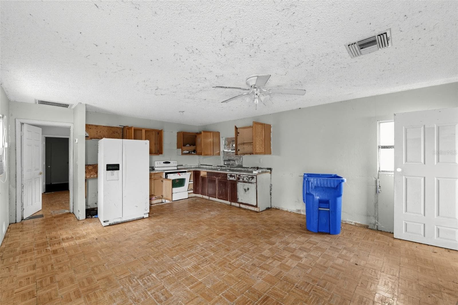 Single Family Residence at 1048 N MISSOURI AVE, LAKELAND, photo 4 of 15