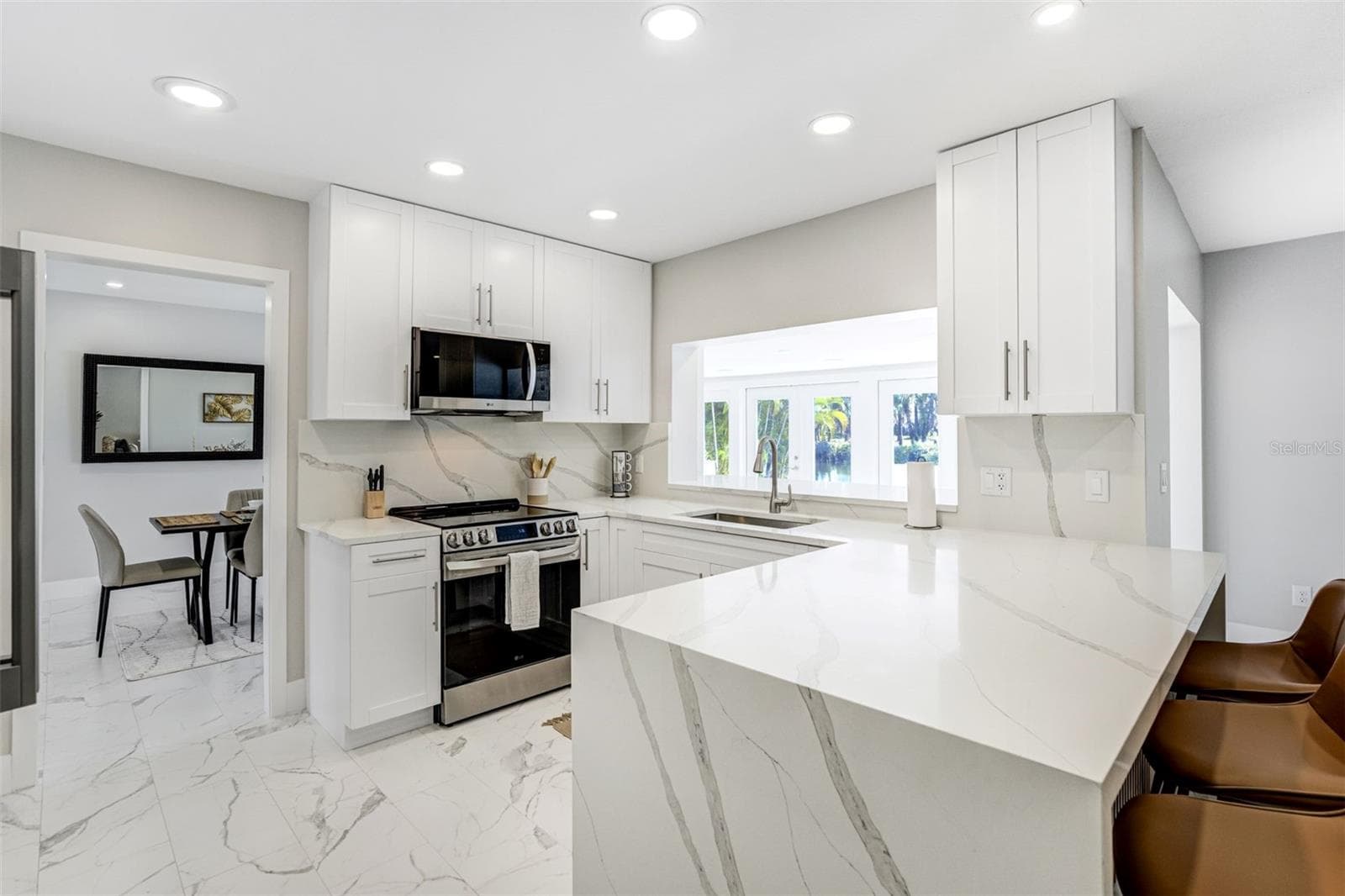 Kitchen - 3923 DORAL DR, TAMPA