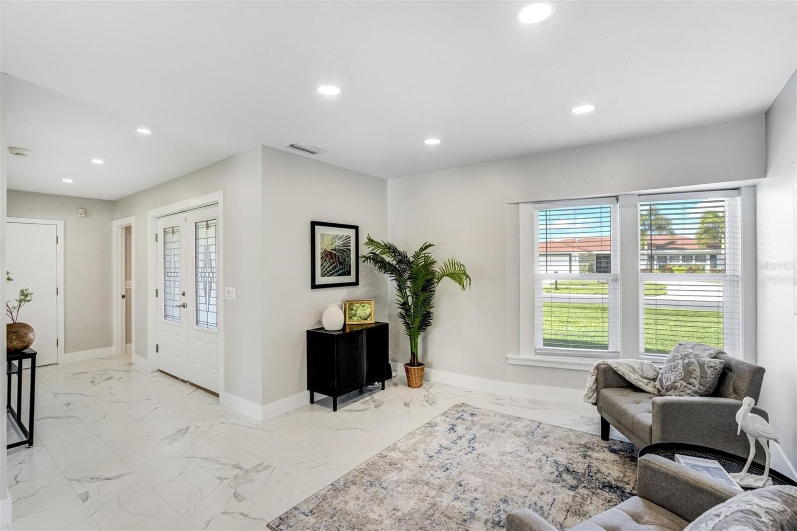 Living room - 3923 DORAL DR, TAMPA