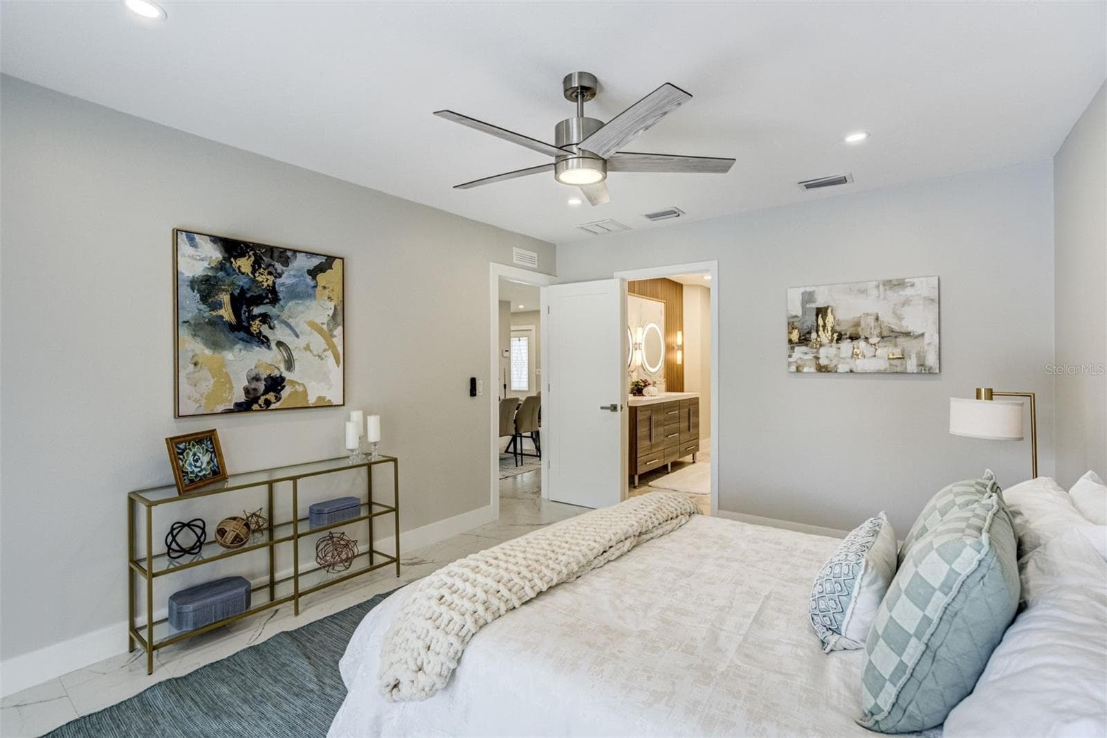 Primary bedroom - 3923 DORAL DR, TAMPA