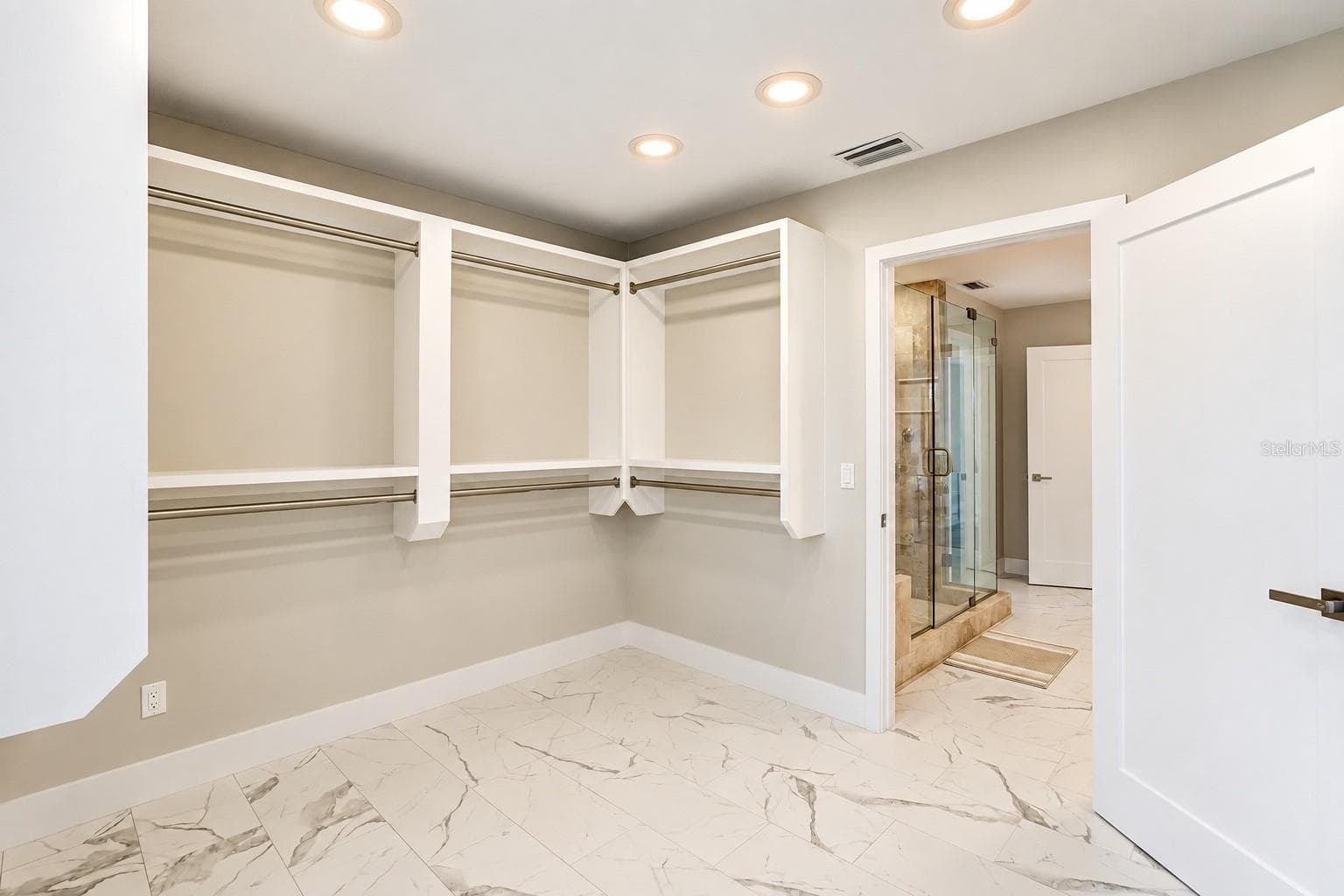 Primary closet - 3923 DORAL DR, TAMPA