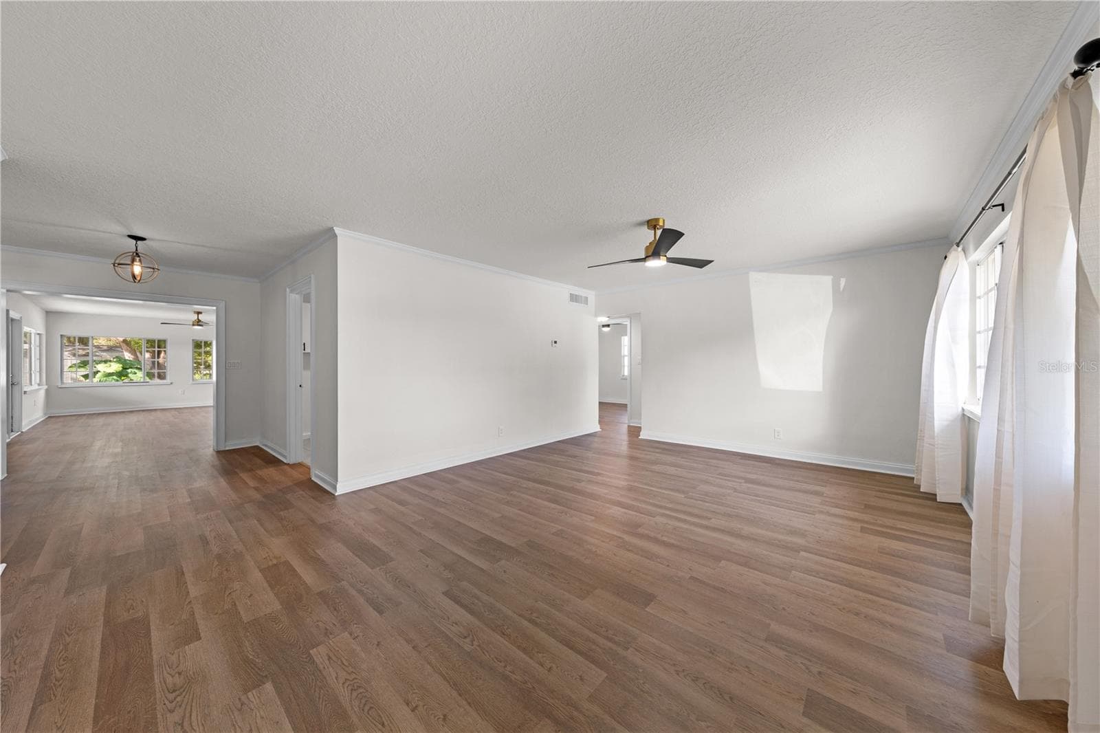 Single Family Residence at 406 E DRURY AVE, KISSIMMEE, photo 3 of 59