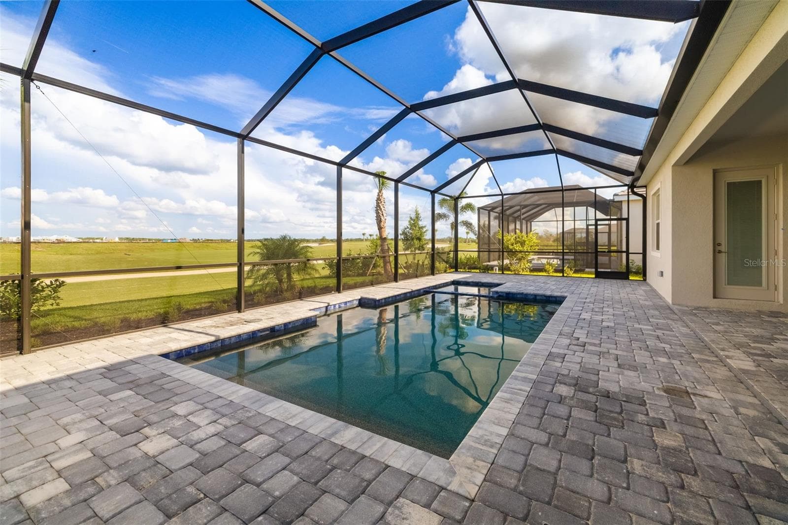 Single Family Residence at 5613 LIGHTNING WHELK LN, LAKEWOOD RANCH, photo 2 of 54