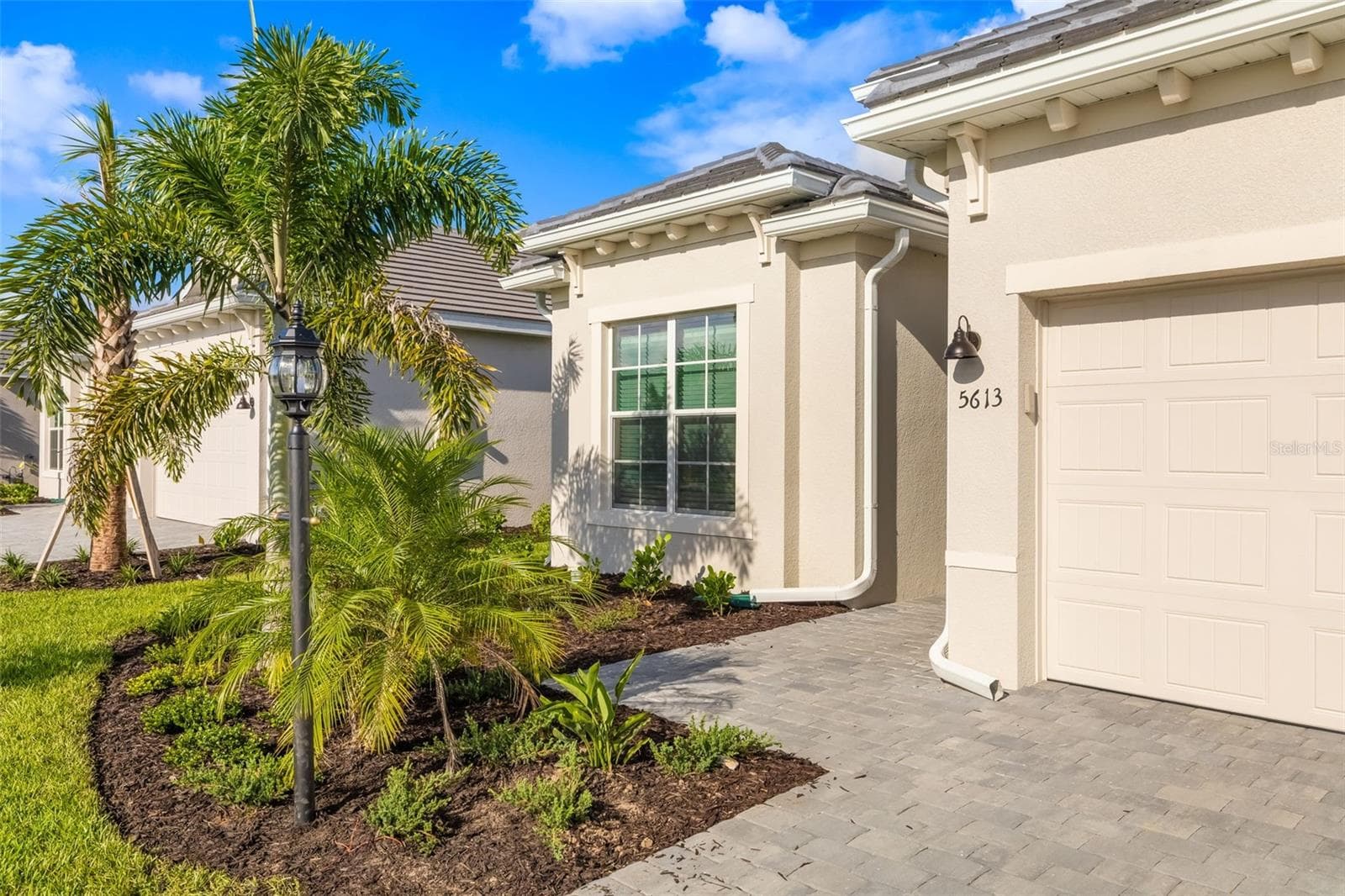 Single Family Residence at 5613 LIGHTNING WHELK LN, LAKEWOOD RANCH, photo 3 of 54