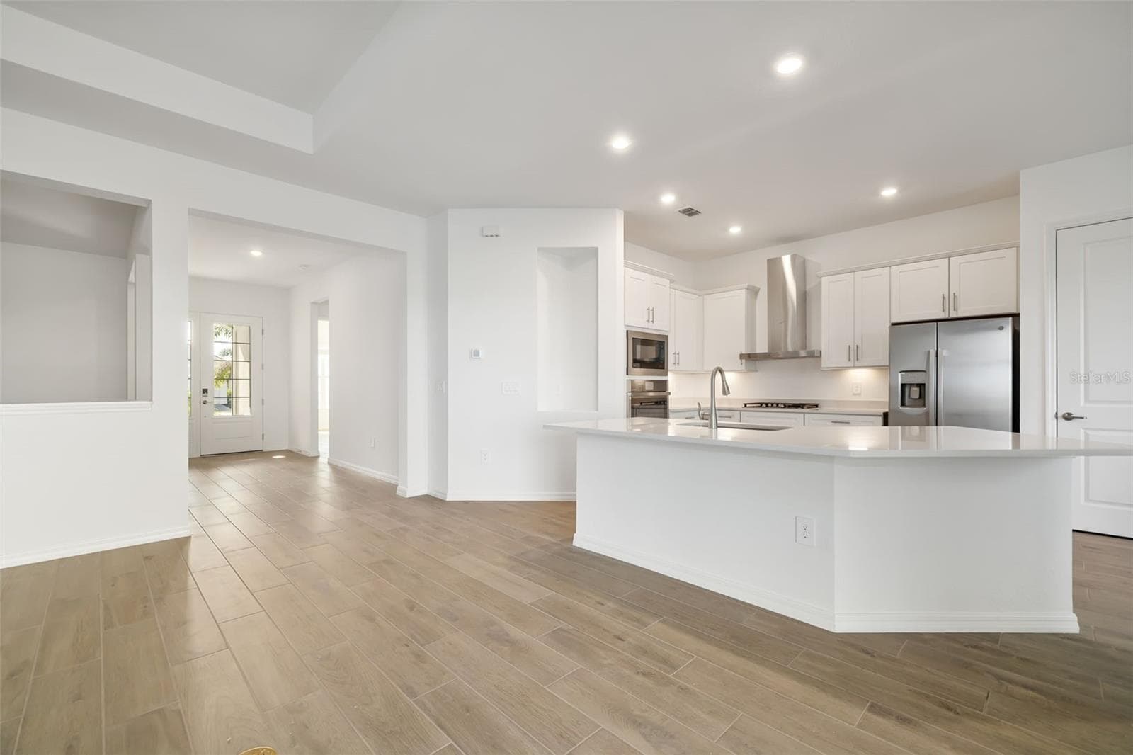 Single Family Residence at 5613 LIGHTNING WHELK LN, LAKEWOOD RANCH, photo 6 of 54