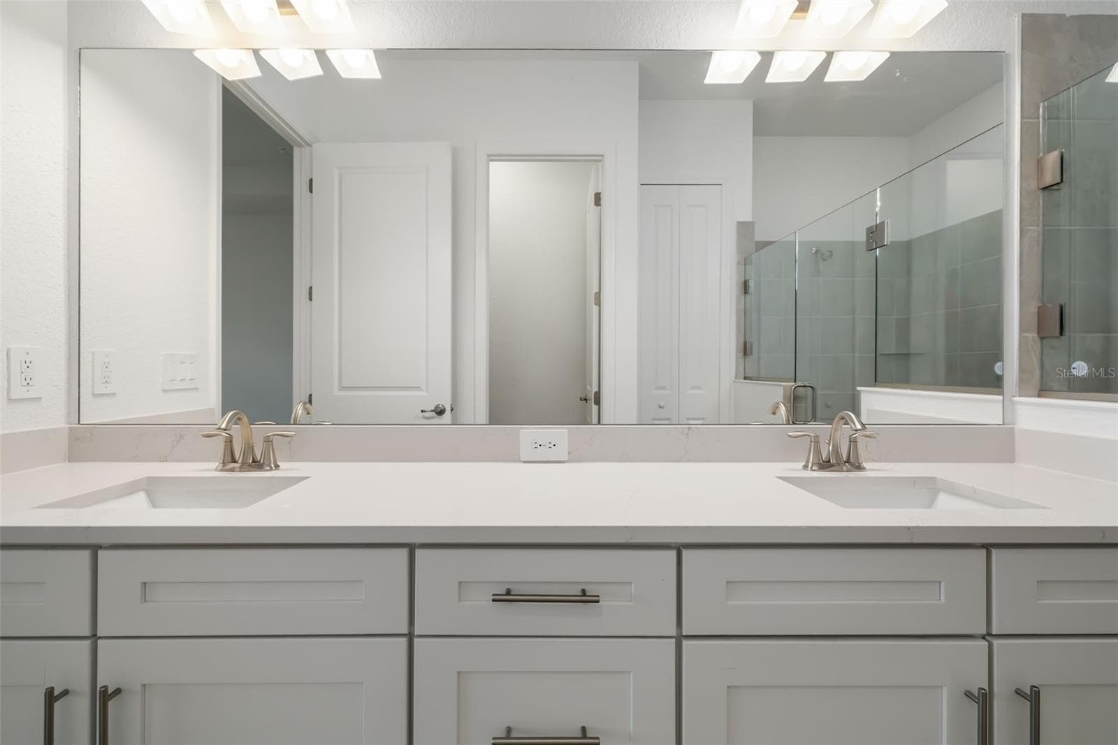 Single Family Residence at 5613 LIGHTNING WHELK LN, LAKEWOOD RANCH, photo 21 of 54