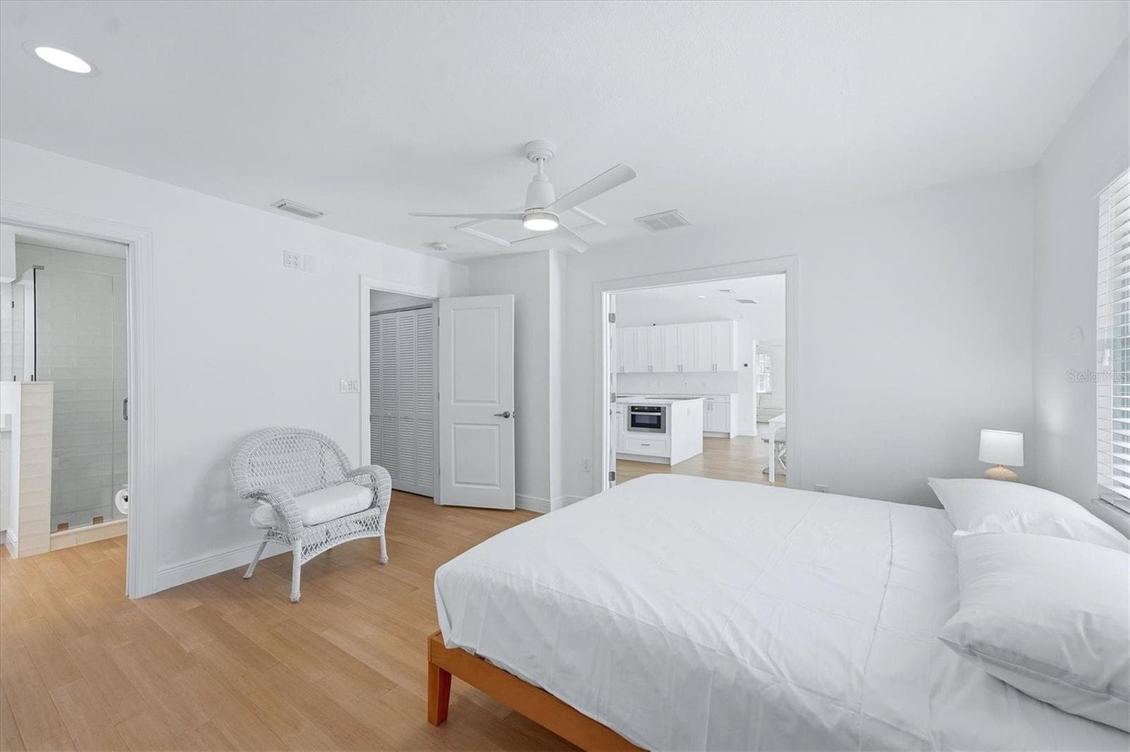 Master bedroom - 3050 N BEACH RD, ENGLEWOOD