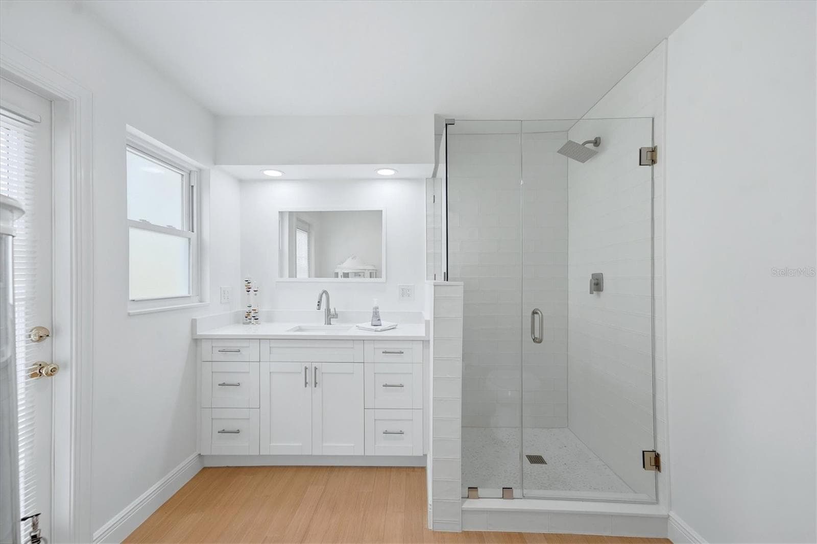 Master bathroom - 3050 N BEACH RD, ENGLEWOOD