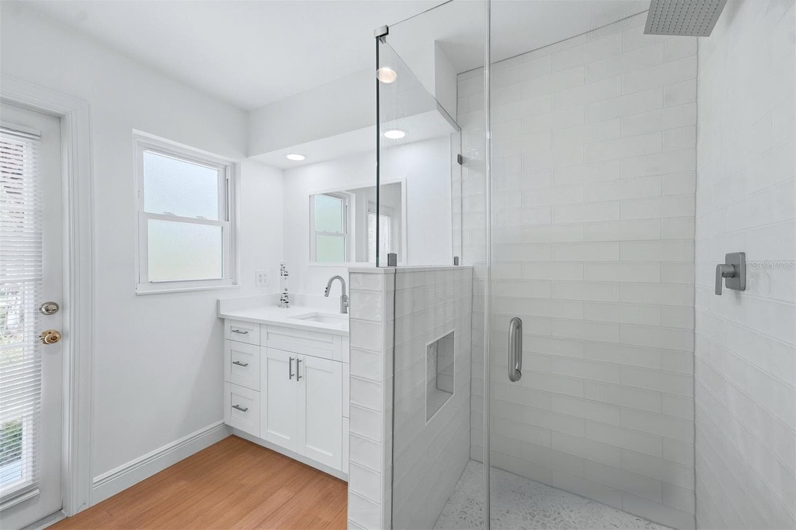 Master bathroom - 3050 N BEACH RD, ENGLEWOOD