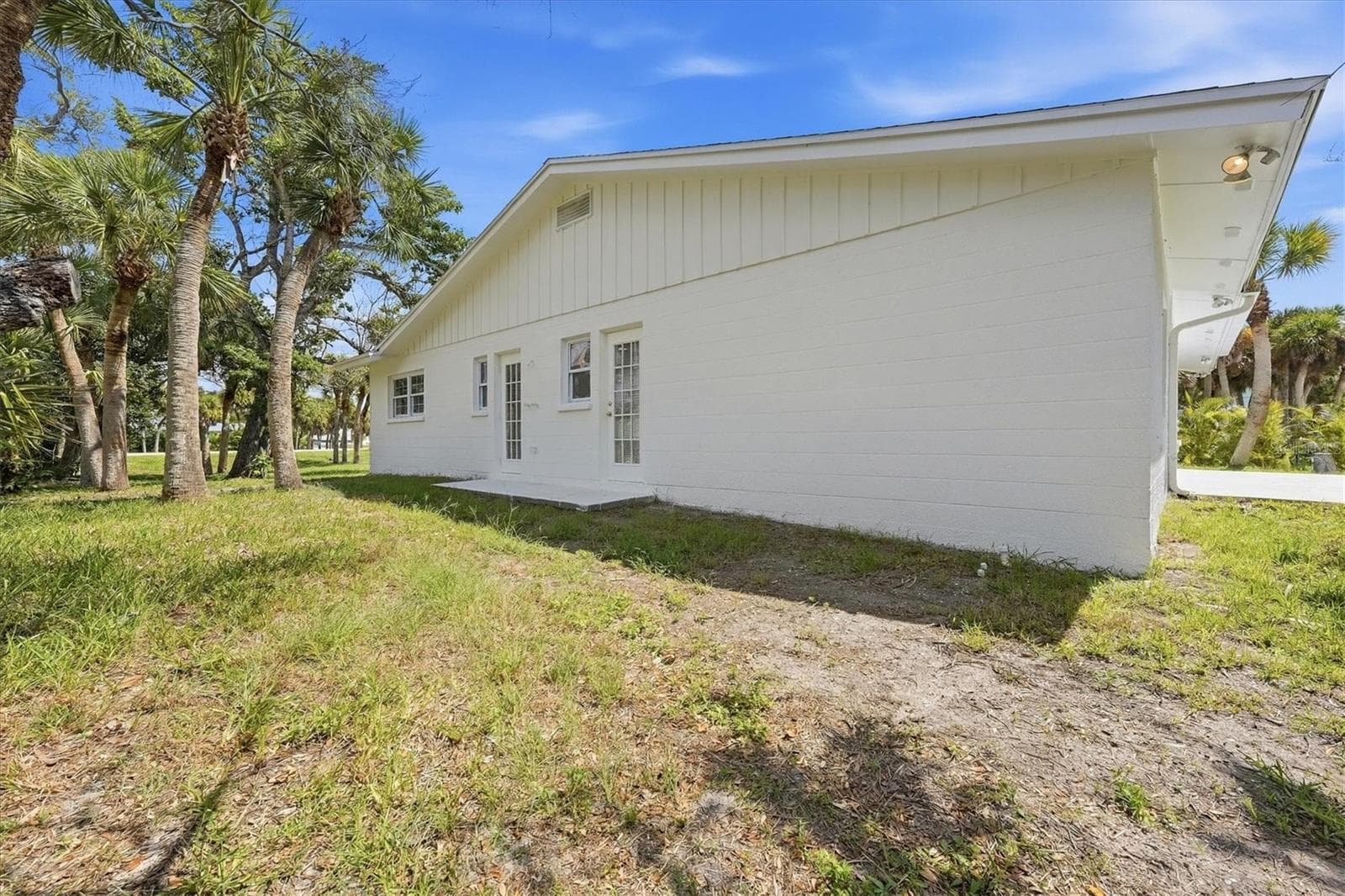 outdoor shower with access to both bathrooms - 3050 N BEACH RD, ENGLEWOOD