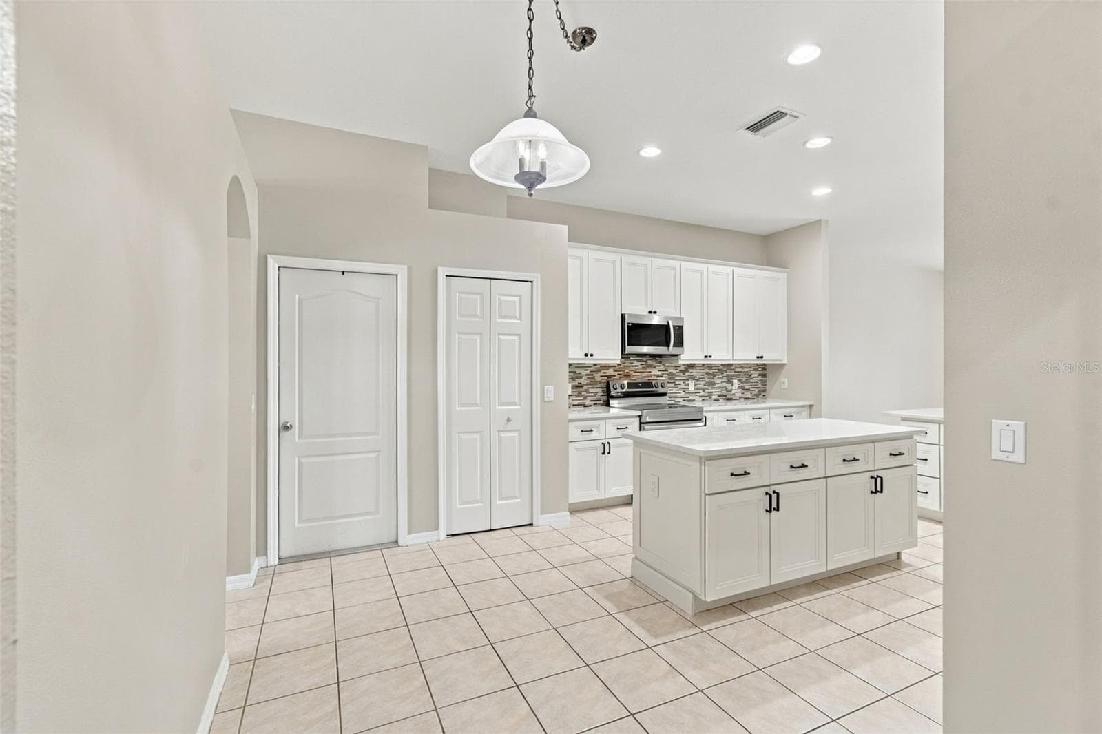 Single Family Residence at 1815 WINN ARTHUR, VALRICO, photo 19 of 100