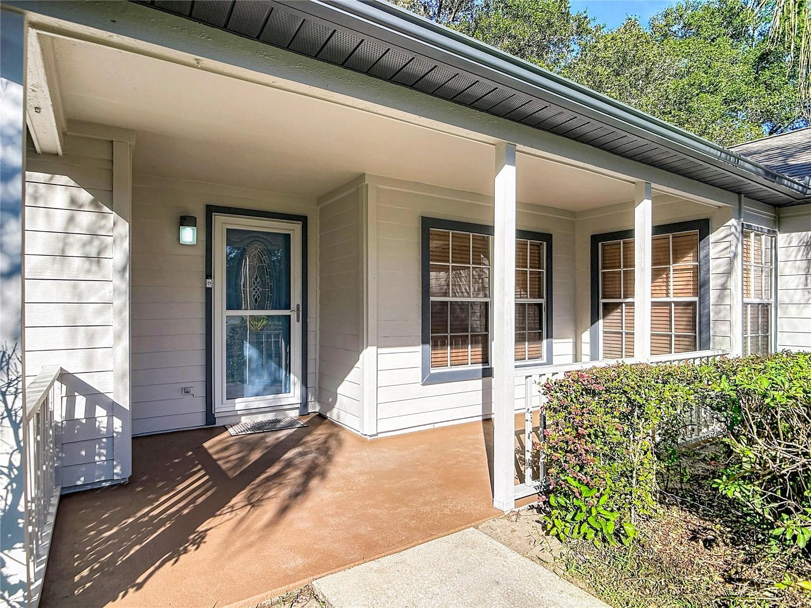 Front porch - 1056 SHADY HOLLOW DR, DELAND