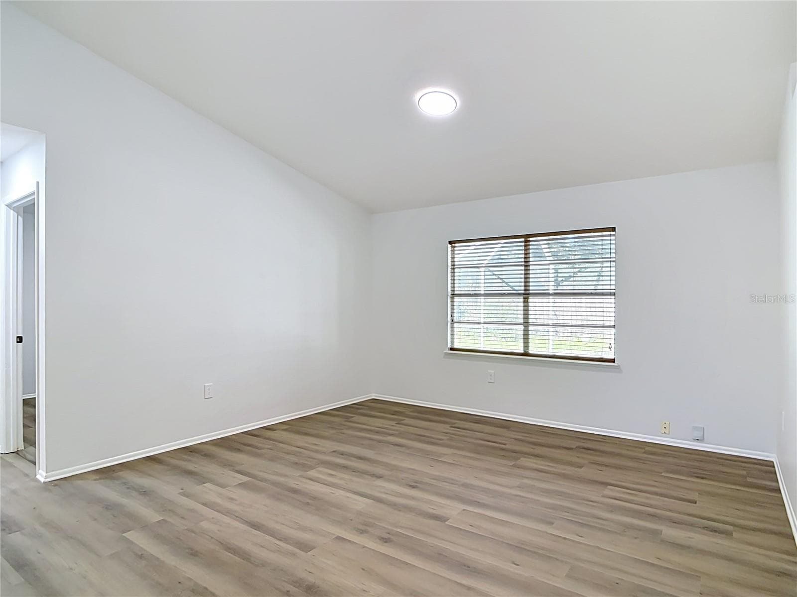 Living Room - 1056 SHADY HOLLOW DR, DELAND