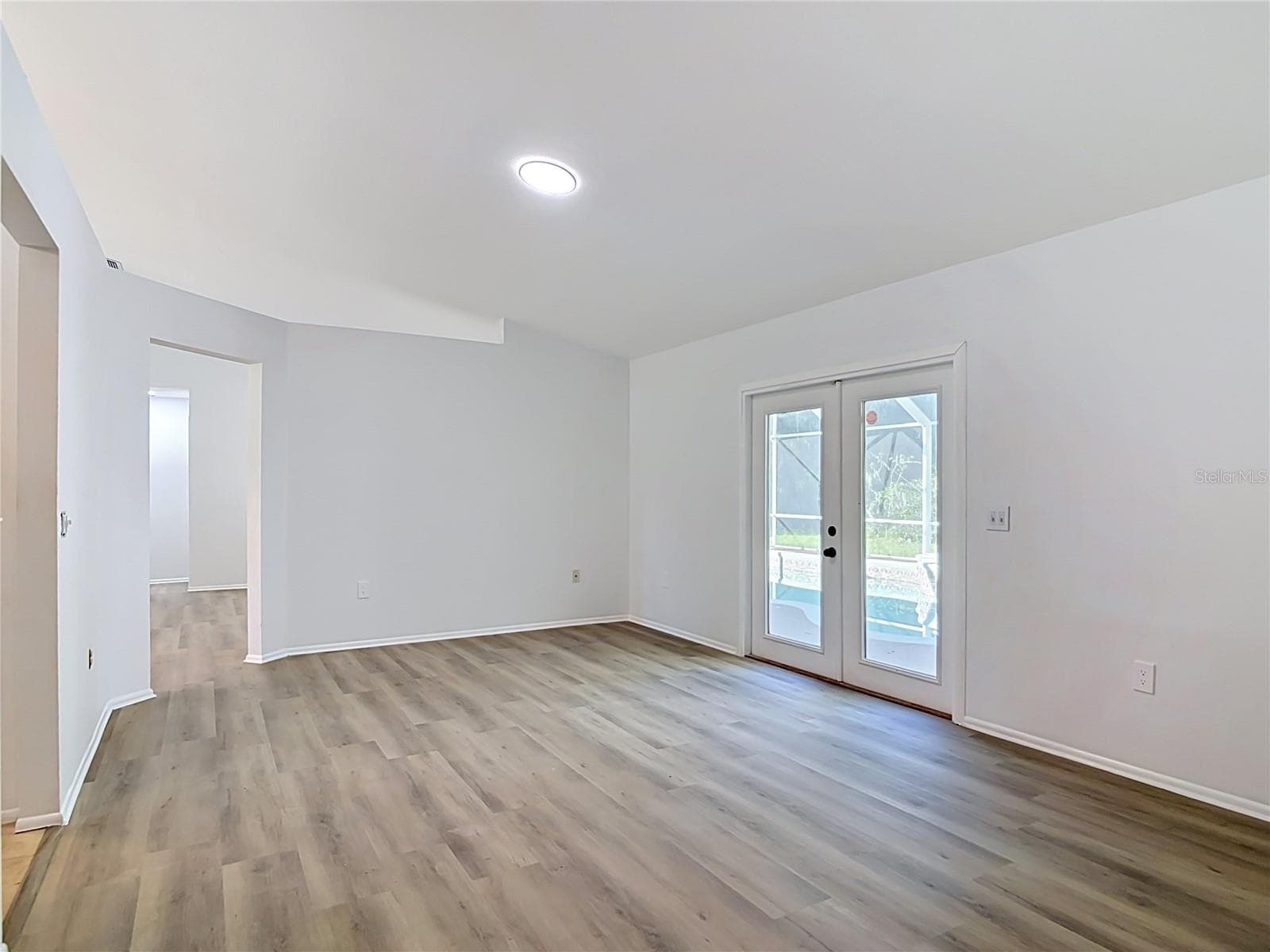 Family room - 1056 SHADY HOLLOW DR, DELAND
