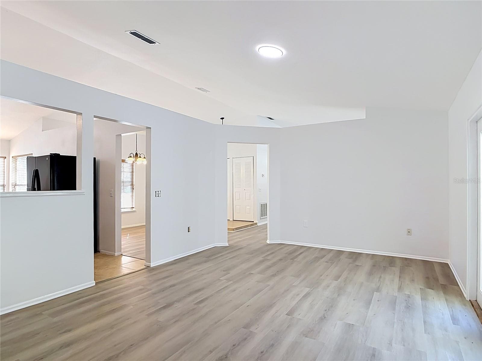 Family room - 1056 SHADY HOLLOW DR, DELAND